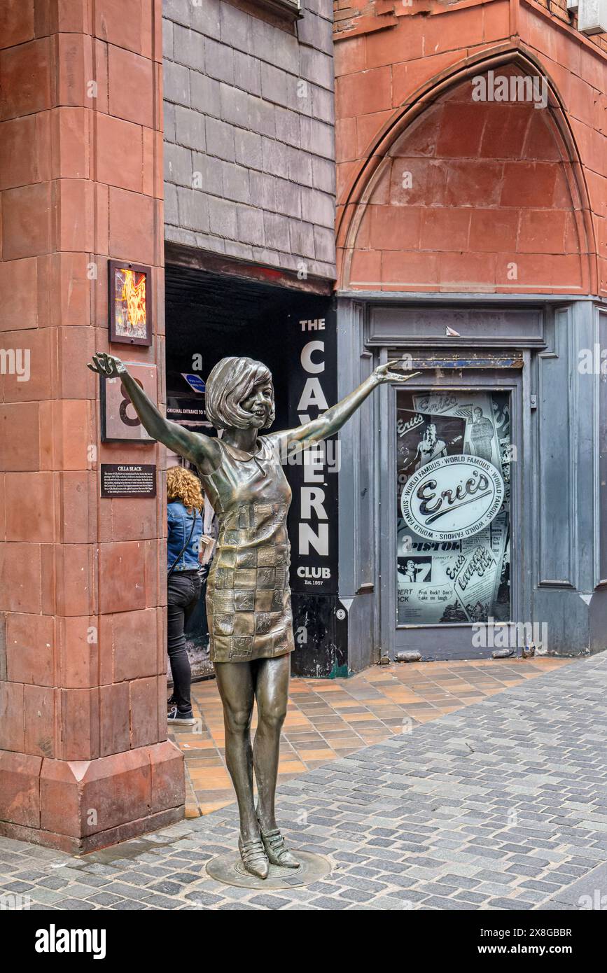 Statue von Cilla Black vor dem Cavern Club in Liverpool, Lancashire, Großbritannien, am 20. Mai 2024 Stockfoto