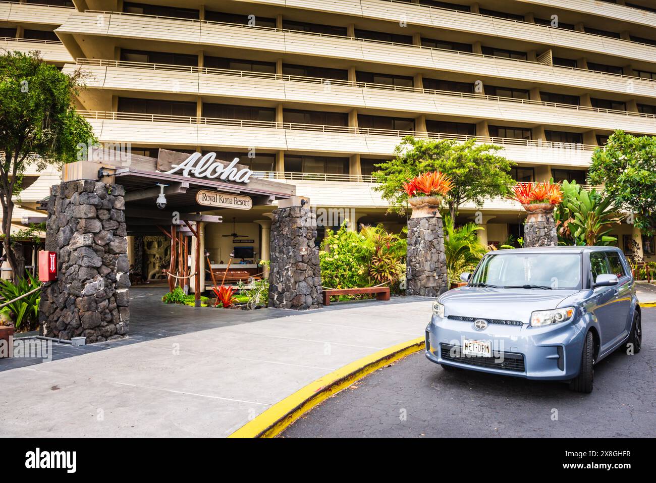 Hawaii (Big Island,) HI USA - 27. Oktober 2016: Niedliches Auto mit Kennzeichen „Wet Dream“ parkt am Eingang zum Royal Kona Resort Hotel. Stockfoto