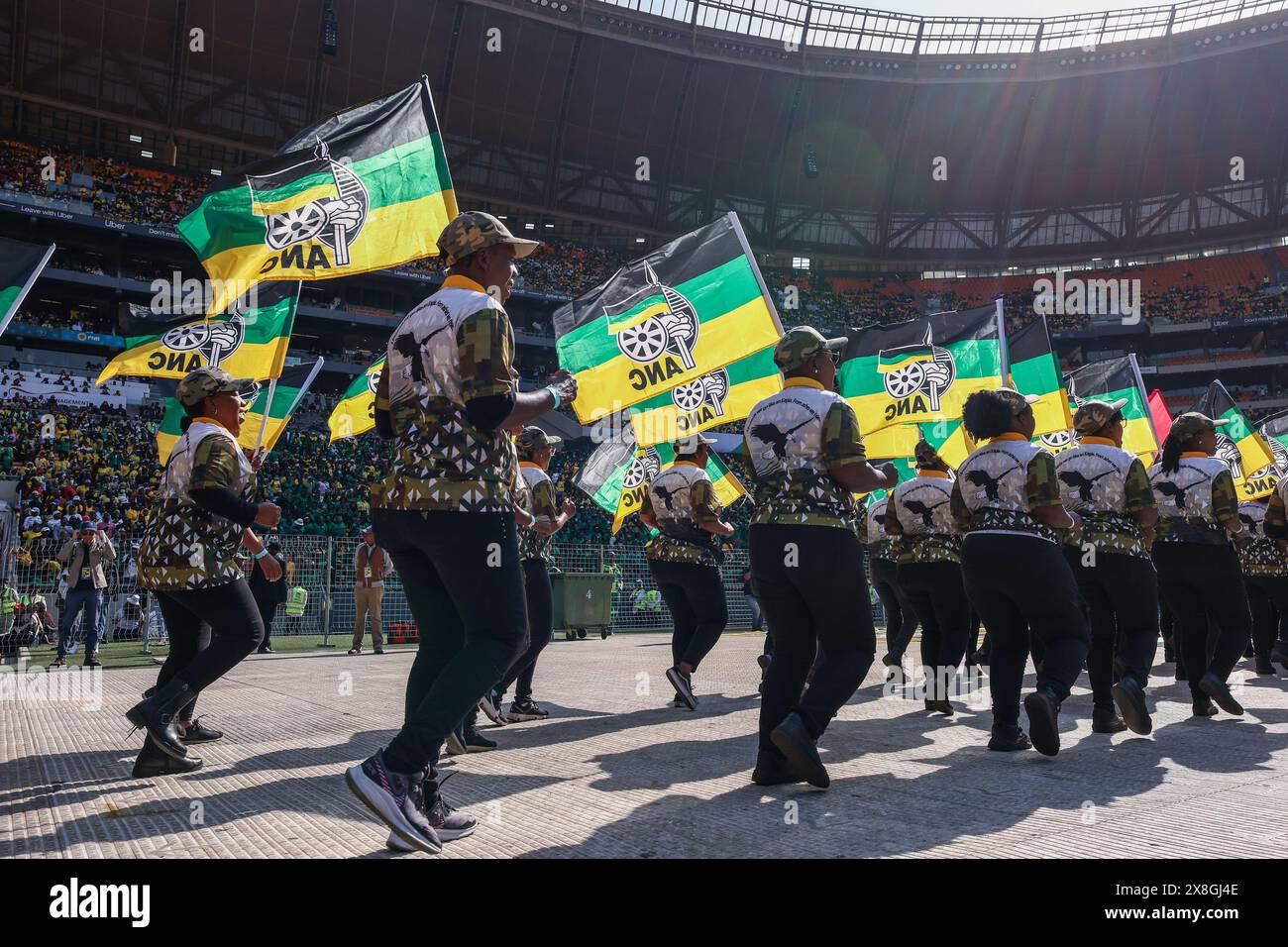 Kulturtänzer treten während der letzten Kundgebung des Afrikanischen Nationalkongresses vor den Südafrikanischen Nationalwahlen am 25. Mai 2024 im FNB Stadium in Soweto auf. Südafrikaner gehen am 29. Mai 2024 zu den Wahlen, um bei der wichtigsten Wahl seit dem Ende der Apartheid 1994 zu wählen. Der ANC steht vor der Aussicht, eine lange gehaltene Mehrheit in Südafrika zu verlieren, die er seit dem Ende des Apartheid-Systems genießt. Hohe Arbeitslose und eskalierende Kriminalität gehören zu den wichtigsten Faktoren, die die Wähler während dieses Wahlzyklus beeinflussen. Foto: Jemal Gräfin/UPI Stockfoto