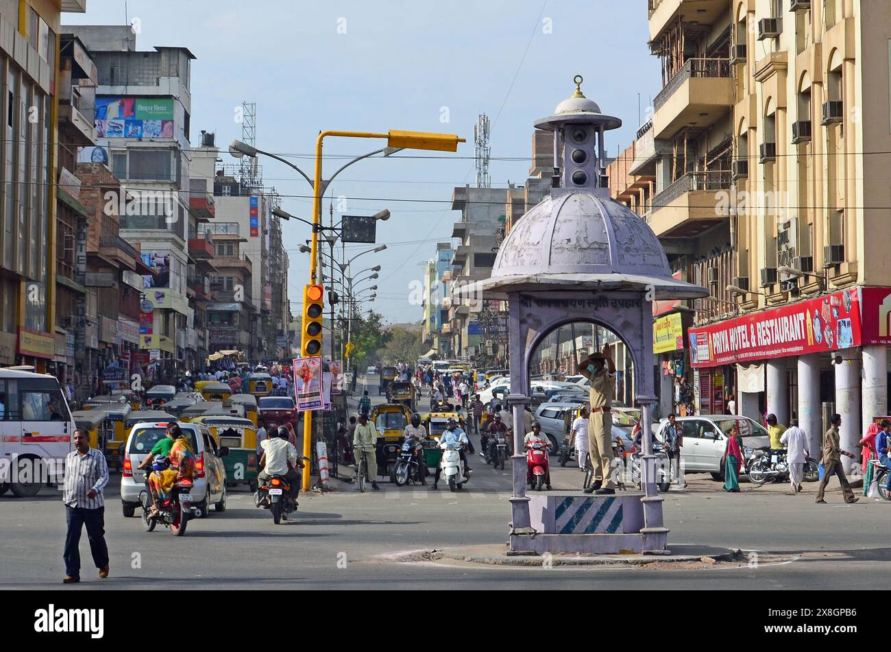 Polizeiposten an der Kreuzung im Stadtzentrum von Jodhpur, Jodhpur, Rajasthan, Indien Stockfoto