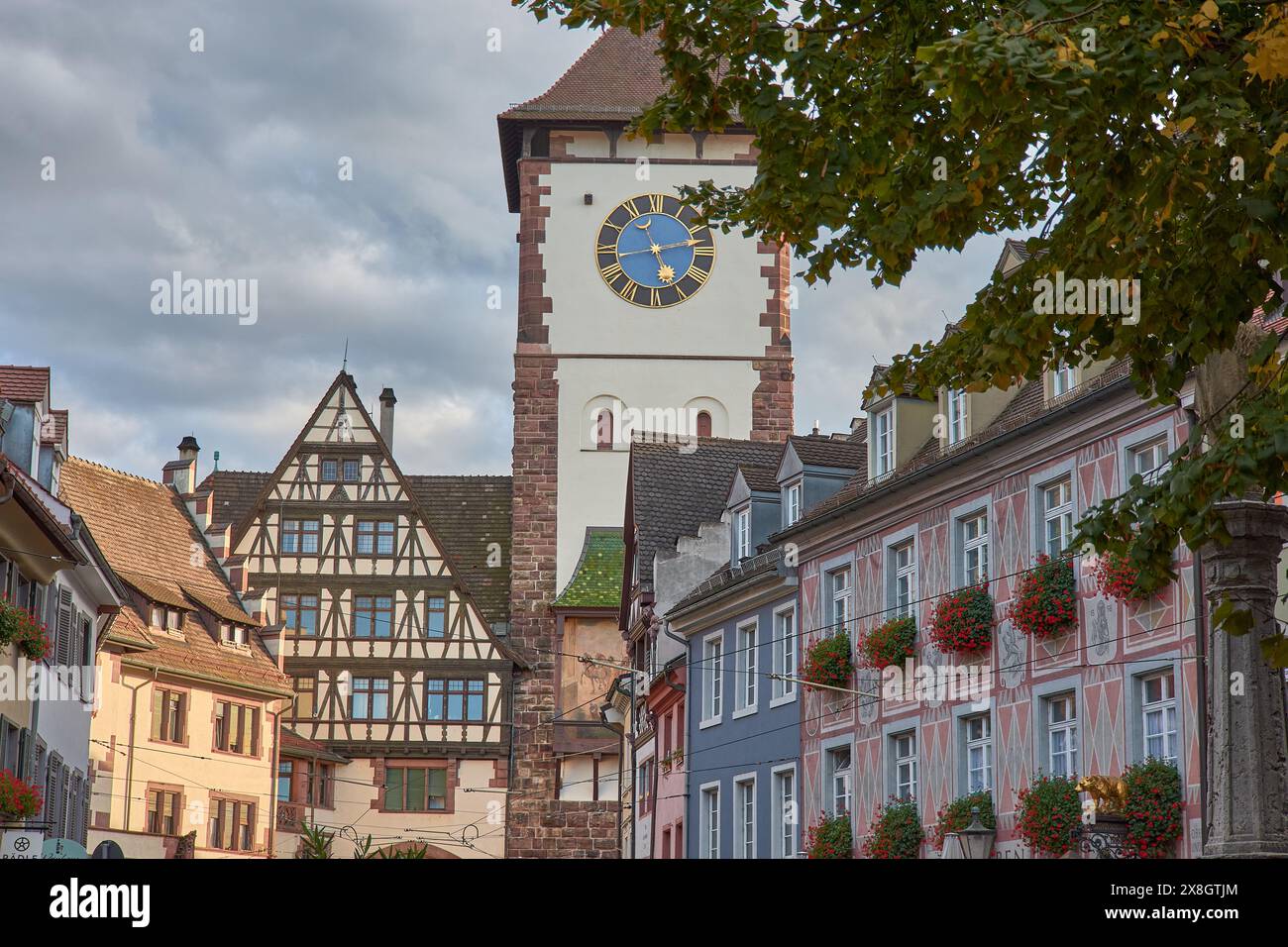 Das mittelalterliche Stadttor Schwabentor in Freiburg im Breisgau, Schwarzwald, Baden-Württemberg Stockfoto