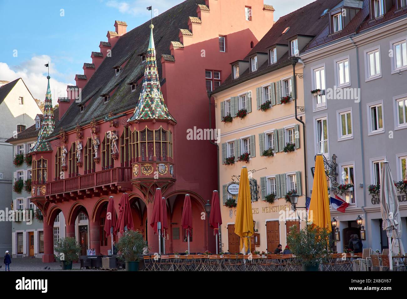 Freiburg, Deutschland; 15.23. Oktober: Fassaden historischer Gebäude in Freiburg Stockfoto