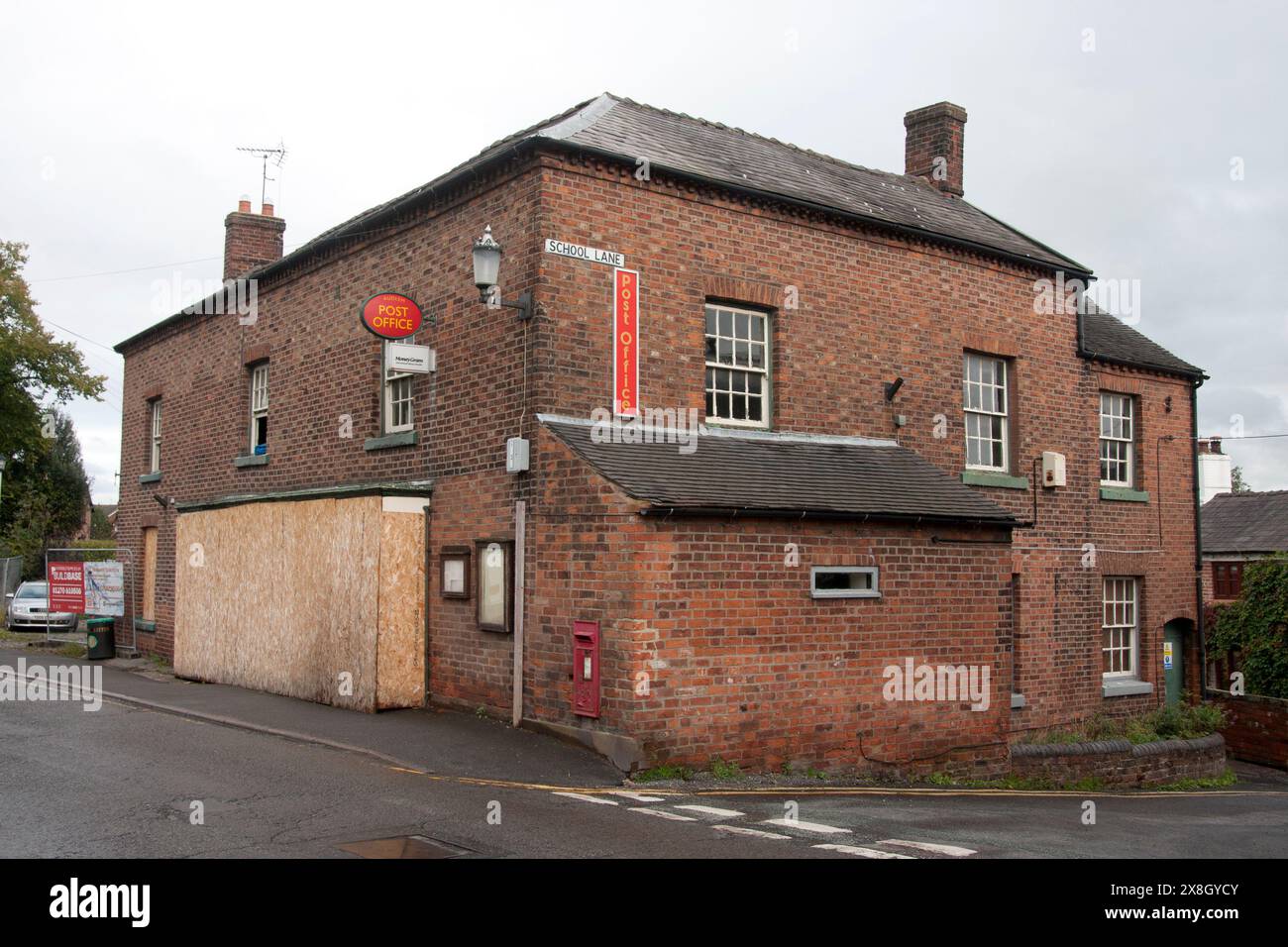 Der Niedergang des britischen Postamtes; Schließung der Audlem-Filiale Cheshire (2019) Stockfoto