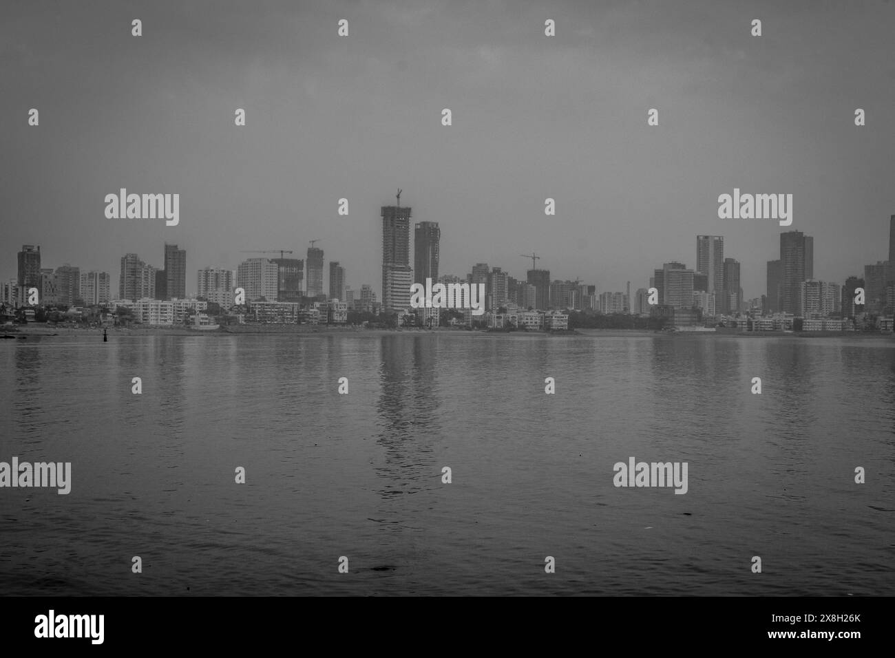 Skyline der Stadt Mumbai in Maharashtra Indien und dem Arabischen Meer Stockfoto