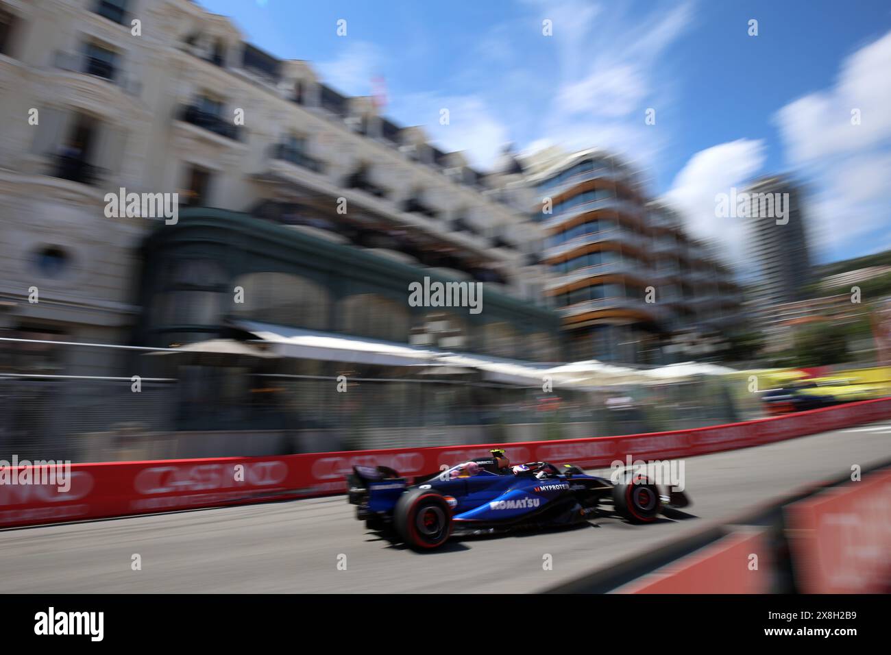 Monaco, Monaco. Mai 2024. Logan Sargeant von Williams Racing auf der Strecke während des Qualifyings für den F1 Grand Prix von Monaco am 25. Mai 2024 auf dem Circuit de Monaco in Monte-Carlo, Monaco. Quelle: Marco Canoniero/Alamy Live News Stockfoto
