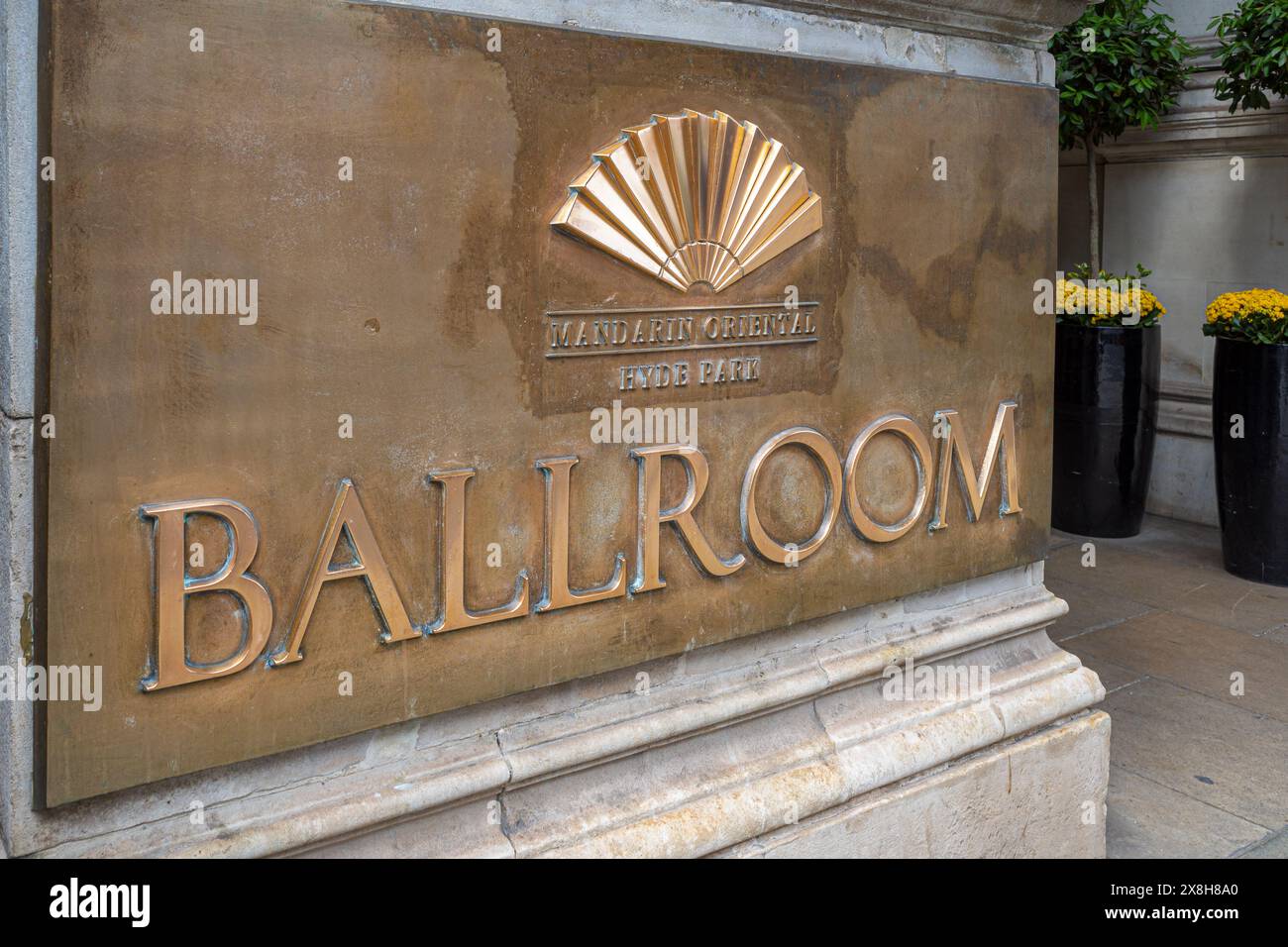 Das Mandarin Oriental Hyde Park Hotel Ballsaal-Schild im Zentrum von London. Stockfoto