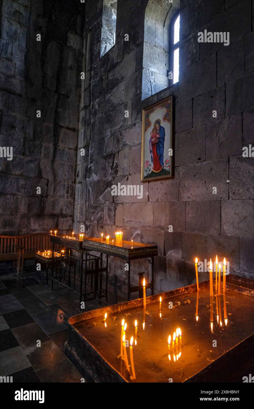 Tatev, Armenien - 1. Mai 2024: Opfer im Tatev-Kloster in der Nähe des Dorfes Tatev in Armenien. Stockfoto