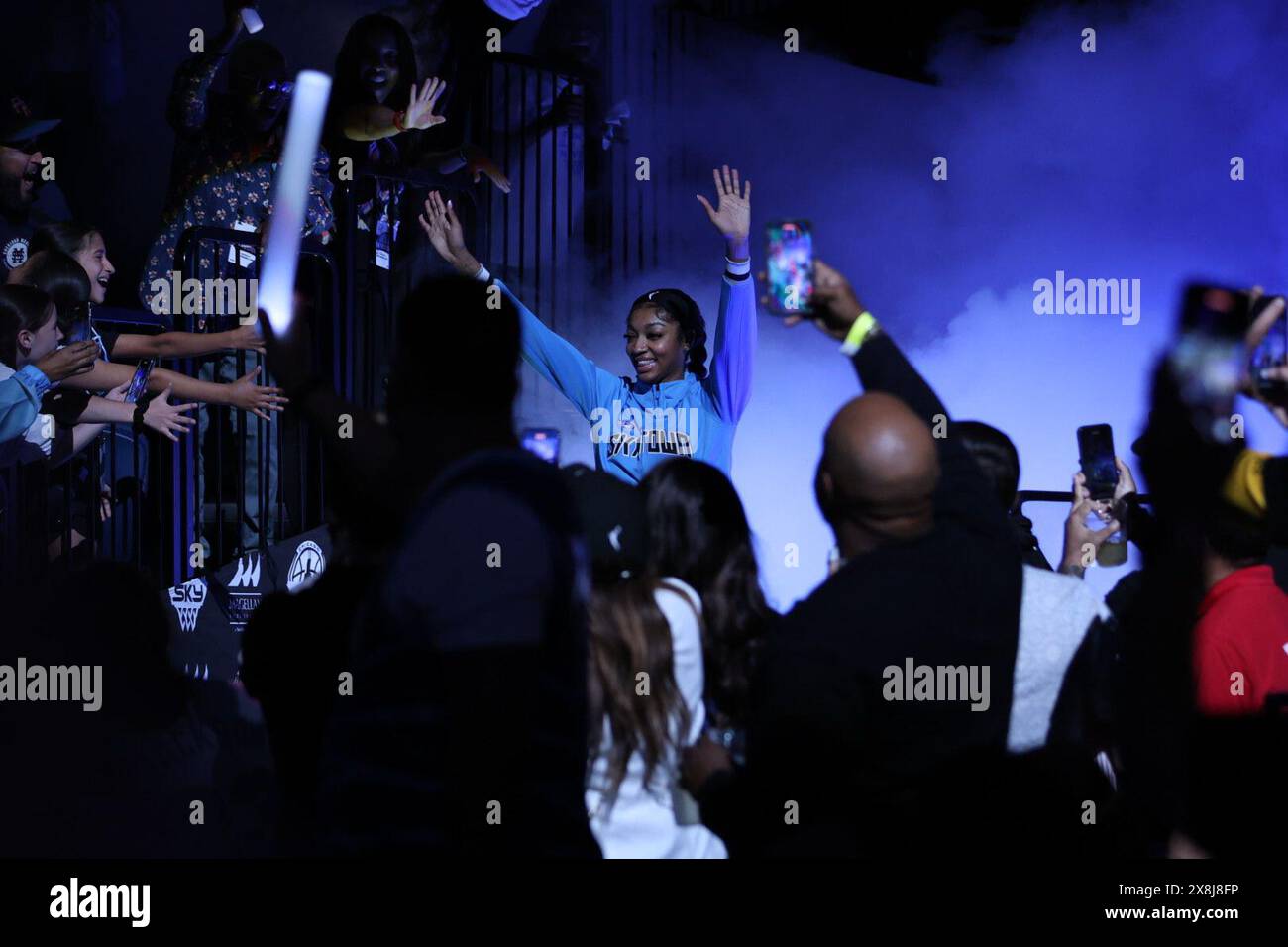Chicago, USA. Mai 2024. Chicago, USA, 25. Mai 2024: Angel Reese (5 Chicago Sky) wird vor dem Spiel zwischen Chicago Sky und Connecticut Sun am Samstag, 25. Mai 2024 in der Wintrust Arena, Chicago, USA, vorgestellt. (KEINE KOMMERZIELLE NUTZUNG) (Shaina Benhiyoun/SPP) Guthaben: SPP Sport Pressefoto. /Alamy Live News Stockfoto