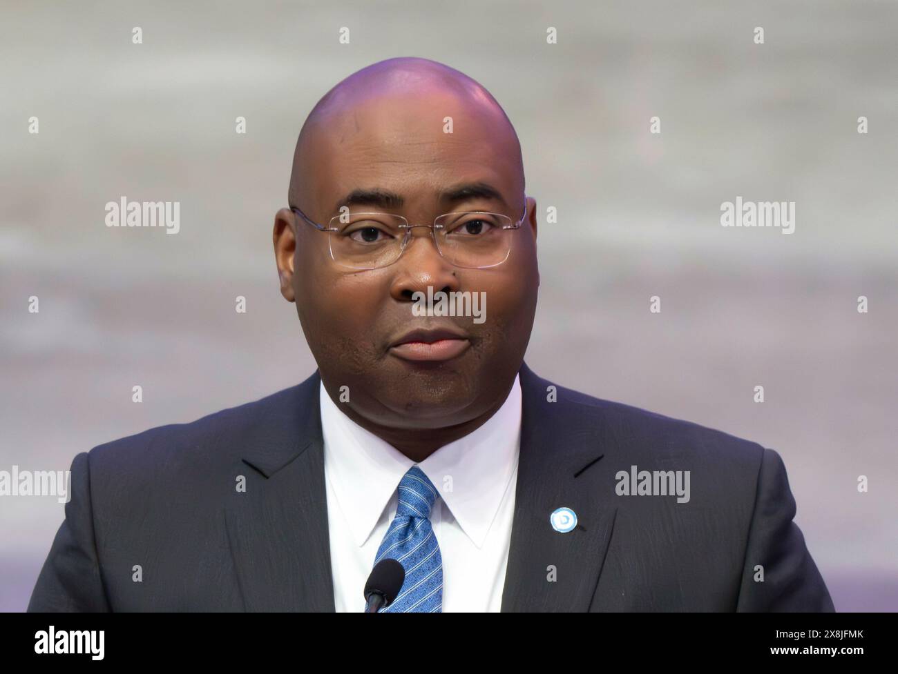 Jaime Harrison, Vorsitzender des Demokratischen Nationalkomitees (DNC), kommentiert die Medien beim Frühjahrsspaziergang vor dem Democratic National Convention 2024 im United Center in Chicago, Illinois am Mittwoch, den 22. Mai 2024. Die Veranstaltung findet vom 19. Bis 22. August 2024 in Chicago statt. Gutschrift: Ron Sachs/CNP für NY Post (EINSCHRÄNKUNG: KEINE tägliche Post. KEINE New York oder New Jersey Zeitungen oder Zeitungen im Umkreis von 75 Meilen um New York City.) Stockfoto