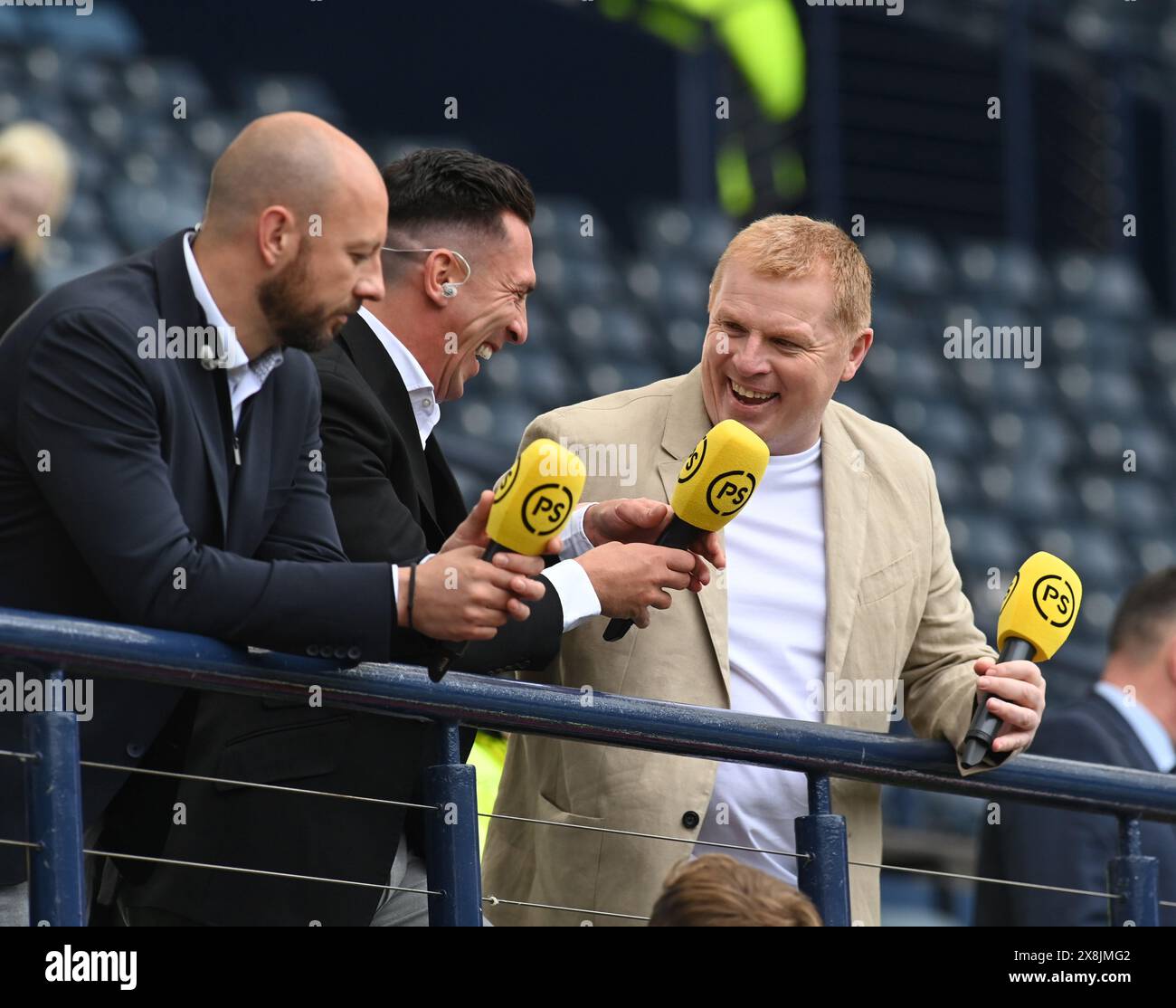 Hampden Park. Glasgow. Schottland, Großbritannien. Mai 2024. Celtic vs Rangers Scottish Cup Finale. L/r Ex-Rangers Alan Hutton wird Mitglied des Ex-Celtic Scott Brown Managers Ayr Utd und Neil Lennon Trainer Rapid București vor dem Spiel . Quelle: eric mccowat/Alamy Live News Stockfoto