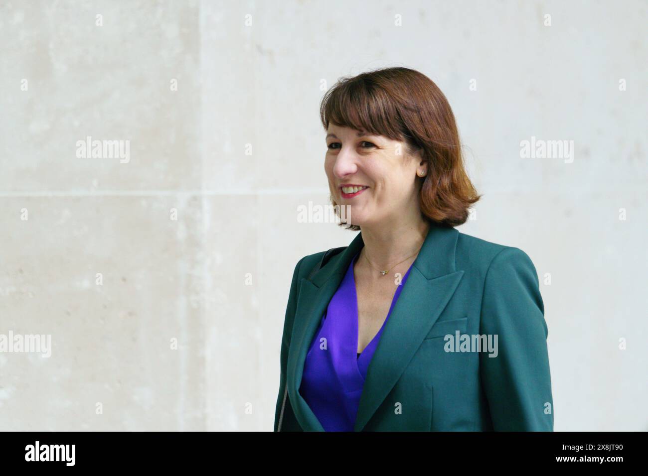 BBC-Hauptsitz London, Großbritannien. Mai 2024. Rachel Reeves, Schattenkanzlerin, kommt in die BBC-Studios im Zentrum Londons. BridgetCatterall/AlamyLiveNews Credit: Bridget Catterall/Alamy Live News Stockfoto