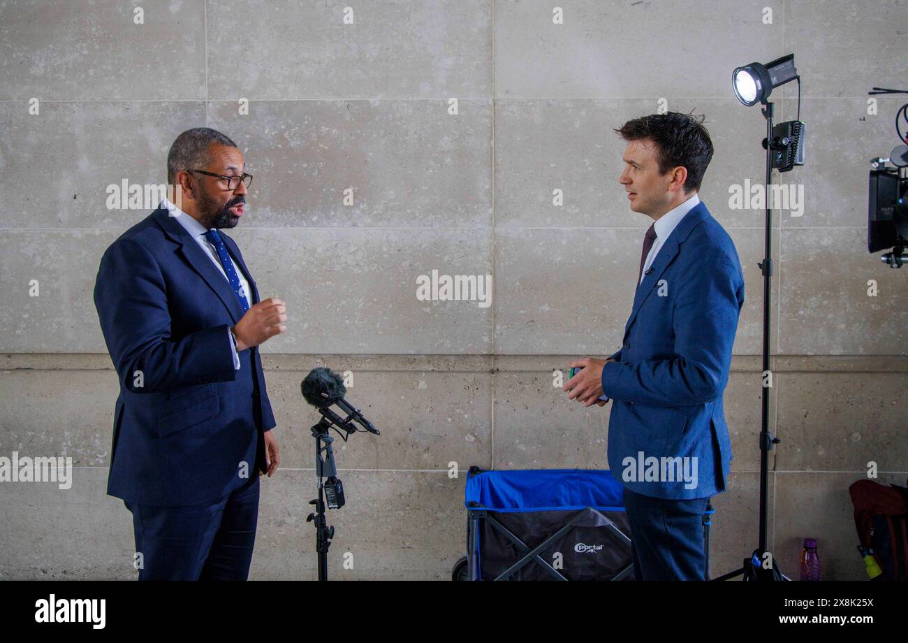 London, Großbritannien. Mai 2024. James clever, Innenminister, am Sonntag bei der BBC mit Laura Kuenssberg. Quelle: Mark Thomas/Alamy Live News Stockfoto