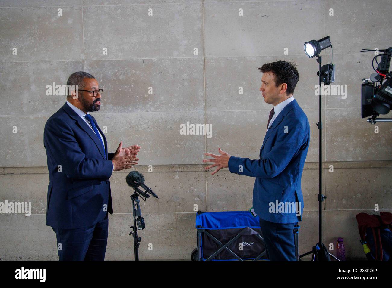 London, Großbritannien. Mai 2024. James clever, Innenminister, am Sonntag bei der BBC mit Laura Kuenssberg. Quelle: Mark Thomas/Alamy Live News Stockfoto