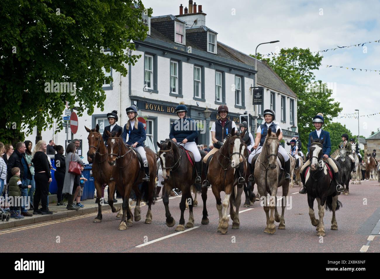 Reiter. Penicuik auf Parade. High Street, Penicuik, Midlothian, Schottland Stockfoto