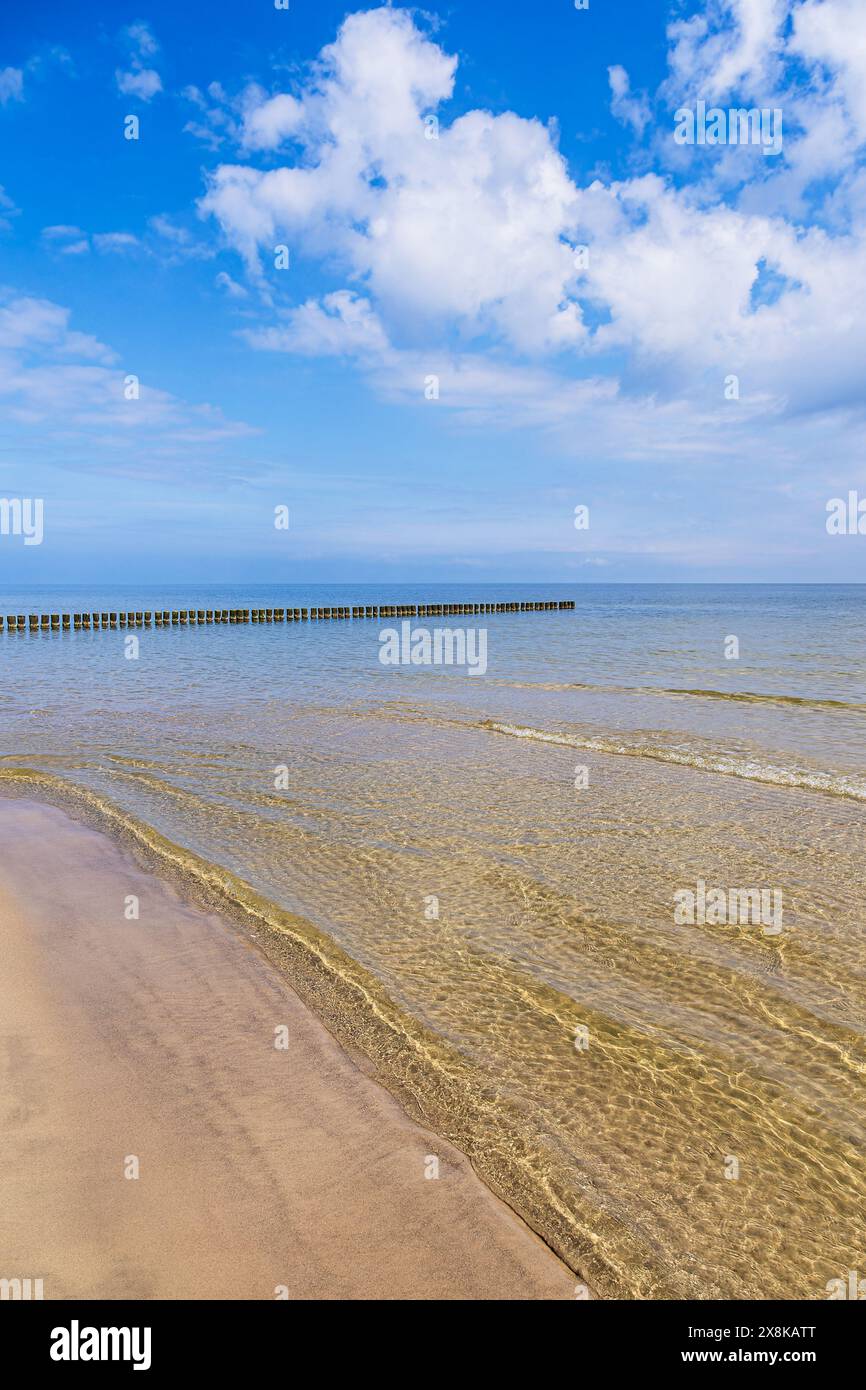 Groyne an der Ostseeküste in Ueckeritz. Stockfoto