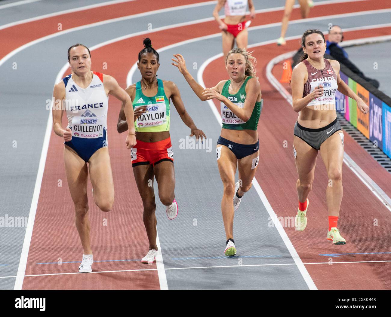 Agathe Guillemot (Frankreich), Birke Haylom (Äthiopien), Sarah Healy (Irland) und Lucia Stafford (Kanada), die in den 1500-m-Rennen der Frauen in der Welt antreten Stockfoto