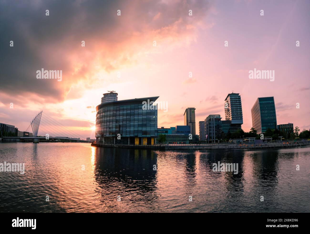 Sonnenuntergang über den Salford Quays in Manchester, Großbritannien Stockfoto