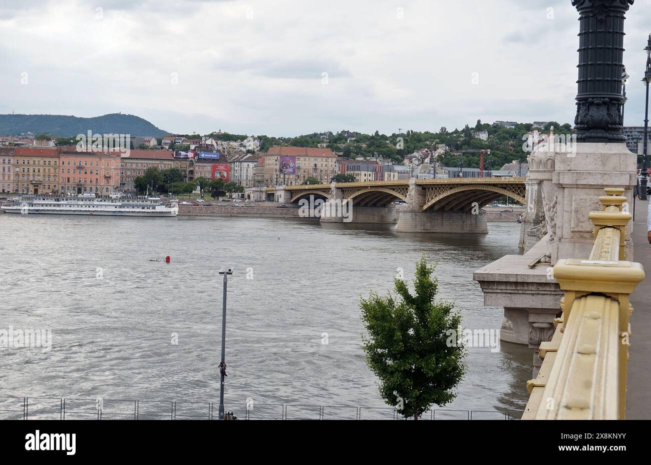 Die Margaretenbrücke über die Donau verbindet Buda und Pest miteinander und mit der Margareteninsel Budapest, Ungarn Stockfoto