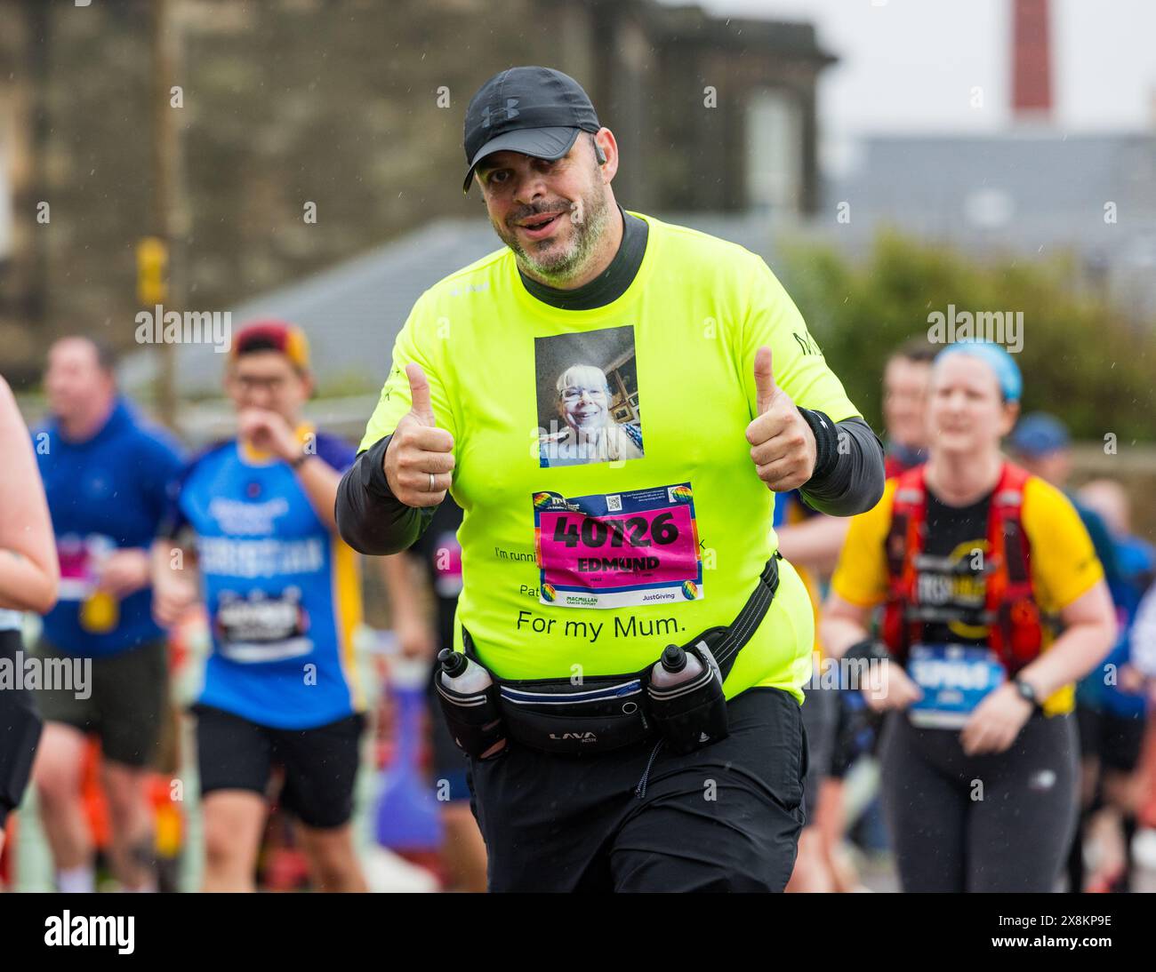 Edinburgh, Schottland. 26. Mai 2024. Viele der Läufer sammeln heute Spenden für gute Zwecke und Wohltätigkeitsorganisationen Credit: Raymond Davies / Alamy Live News Stockfoto