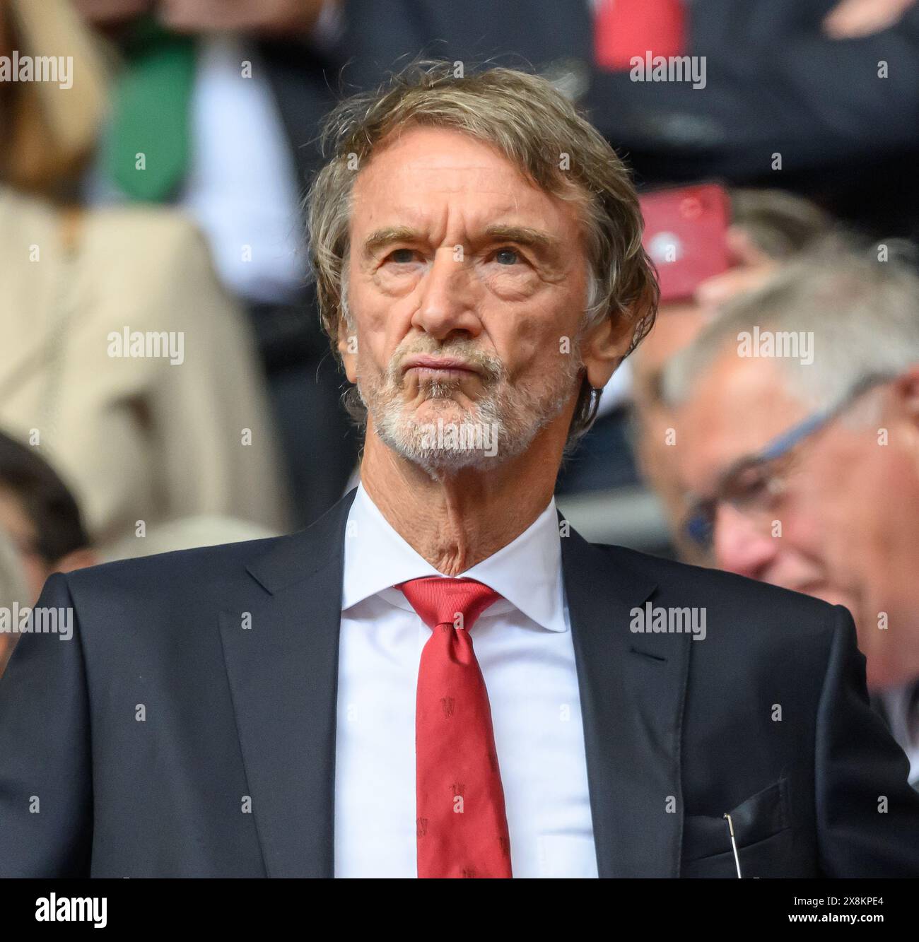 London, Großbritannien. 25. Mai 2024 - Manchester City gegen Manchester United gegen FA Cup Finale - Wembley. Sir Jim Ratcliffe, Mitinhaber von Manchester United, sieht beim Finale des FA Cups an. Bildnachweis: Mark Pain / Alamy Live News Stockfoto