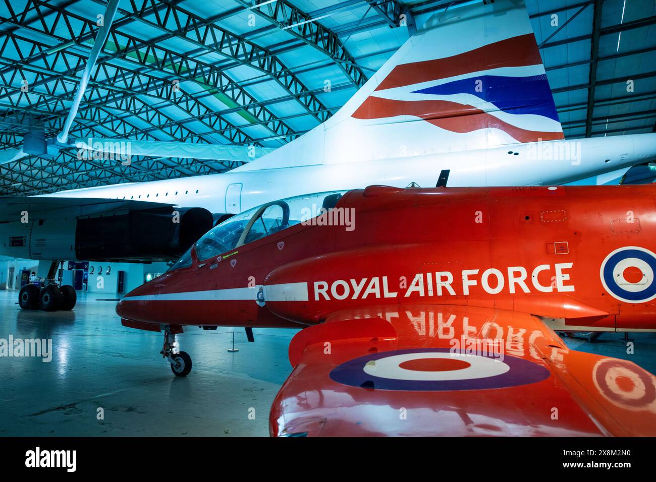 Ehemaliger Red Arrows Bae Hawk mit Concorde im East Fortune Stockfoto