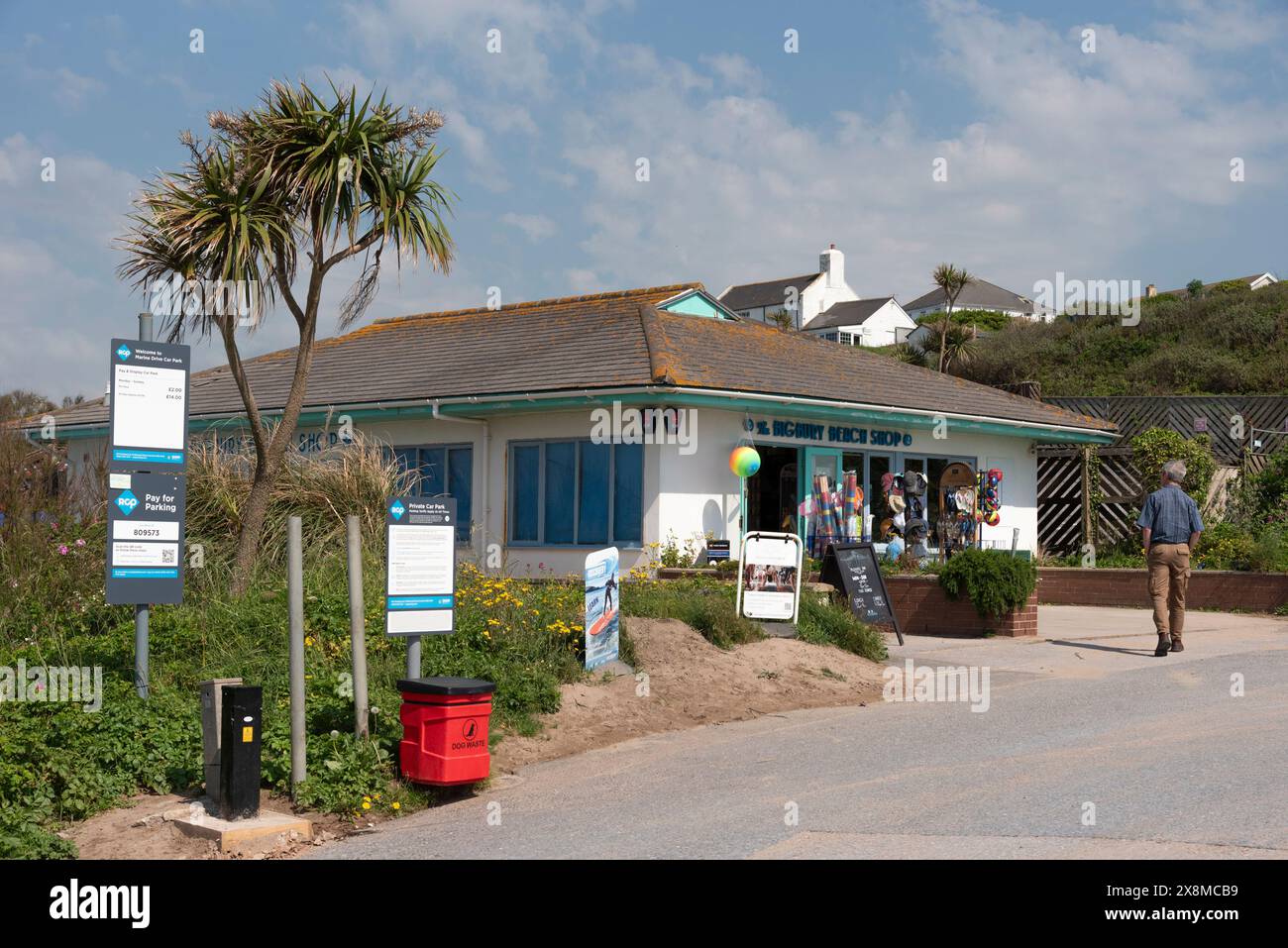 Bigbury on Sea, South Devon, England, Großbritannien. 20.05.2024. Strandladen in diesem beliebten Badeort in South Devon, Großbritannien. Stockfoto