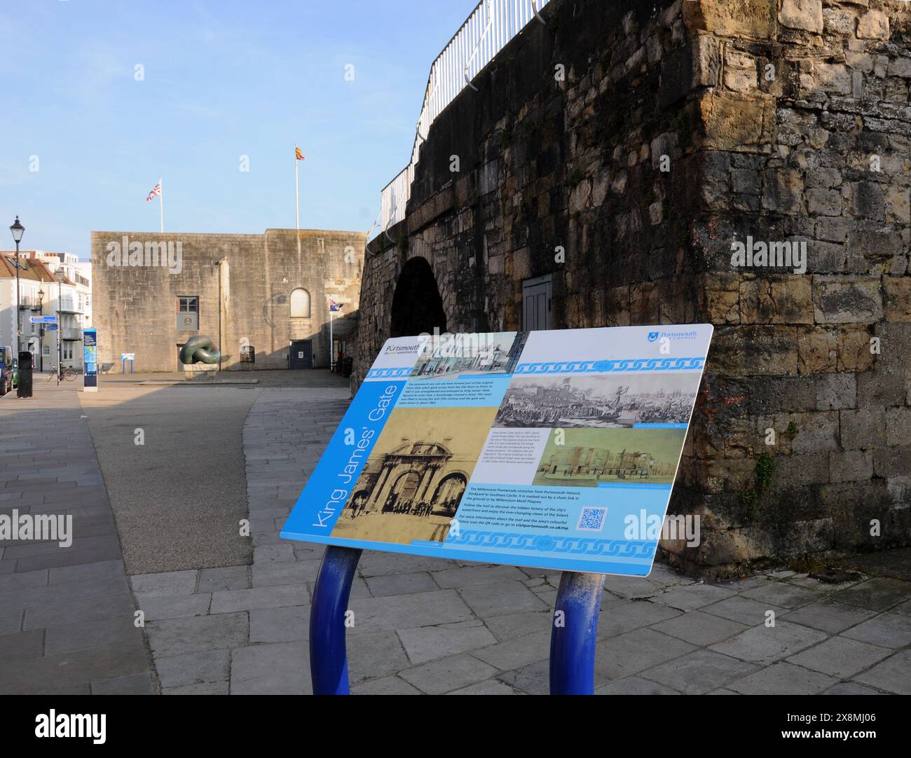 ENGLISCHER KÜSTENPFAD, PUNKTBATTERIE, HEISSE WÄNDE, DER SQUARE TOWER, DAS ALTE PORTSMOUTH, 2024 BILD MIKE WALKER 2024 Stockfoto