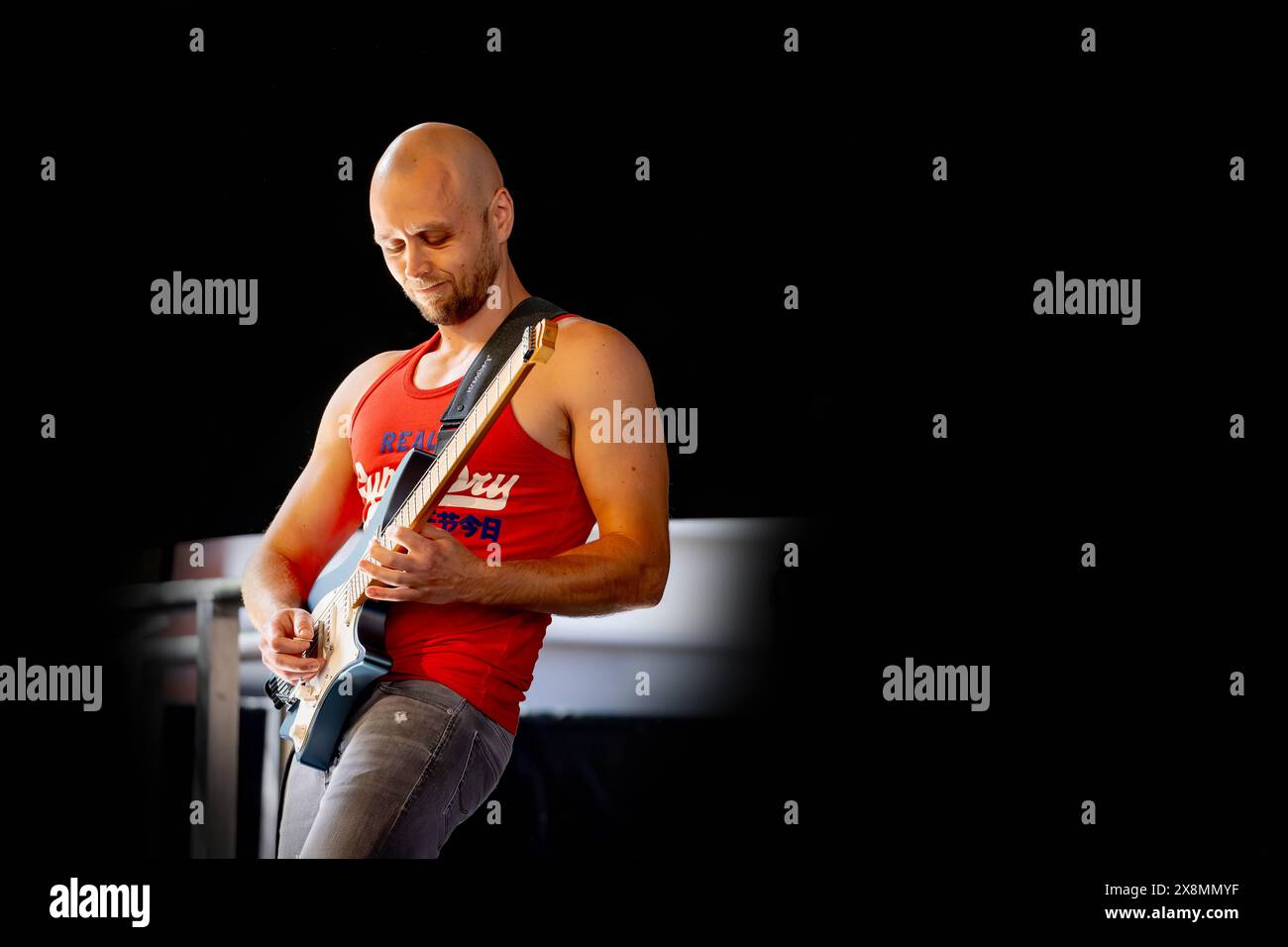 Warrington, Cheshire, Großbritannien. Mai 2024. Das Warrington Music Festival 2024, das auf dem alten Markt am Golden Square stattfand, beherbergte viele lokale Bands, darunter The Bemonts Credit: John Hopkins/Alamy Live News Stockfoto