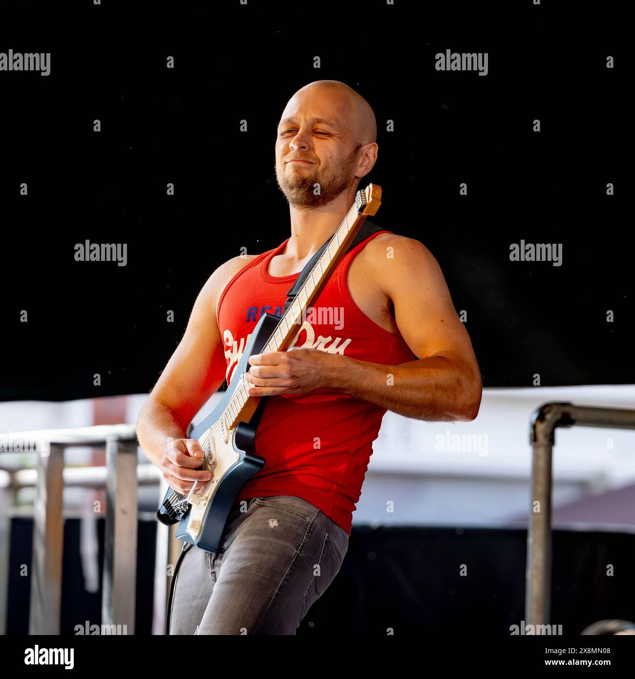 Warrington, Cheshire, Großbritannien. Mai 2024. Das Warrington Music Festival 2024, das auf dem alten Markt am Golden Square stattfand, beherbergte viele lokale Bands, darunter The Bemonts Credit: John Hopkins/Alamy Live News Stockfoto