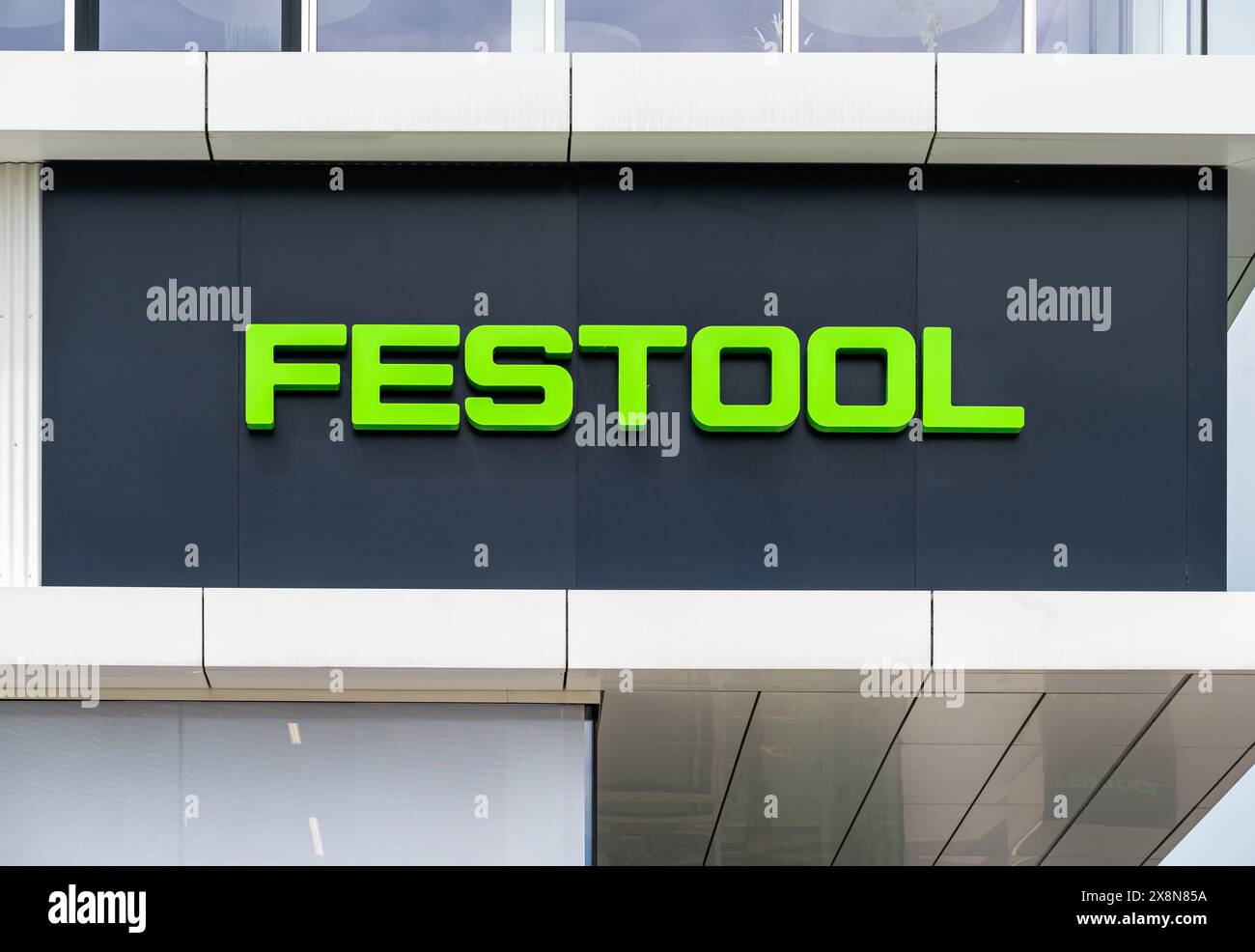 Groot-Bijgaarden, Flämisch Brabant, Belgien, 23. Mai 2024 - Logo der Firma Festool, die elektronische Ausrüstung für Reinigungs- und Bauarbeiten bereitstellt Stockfoto