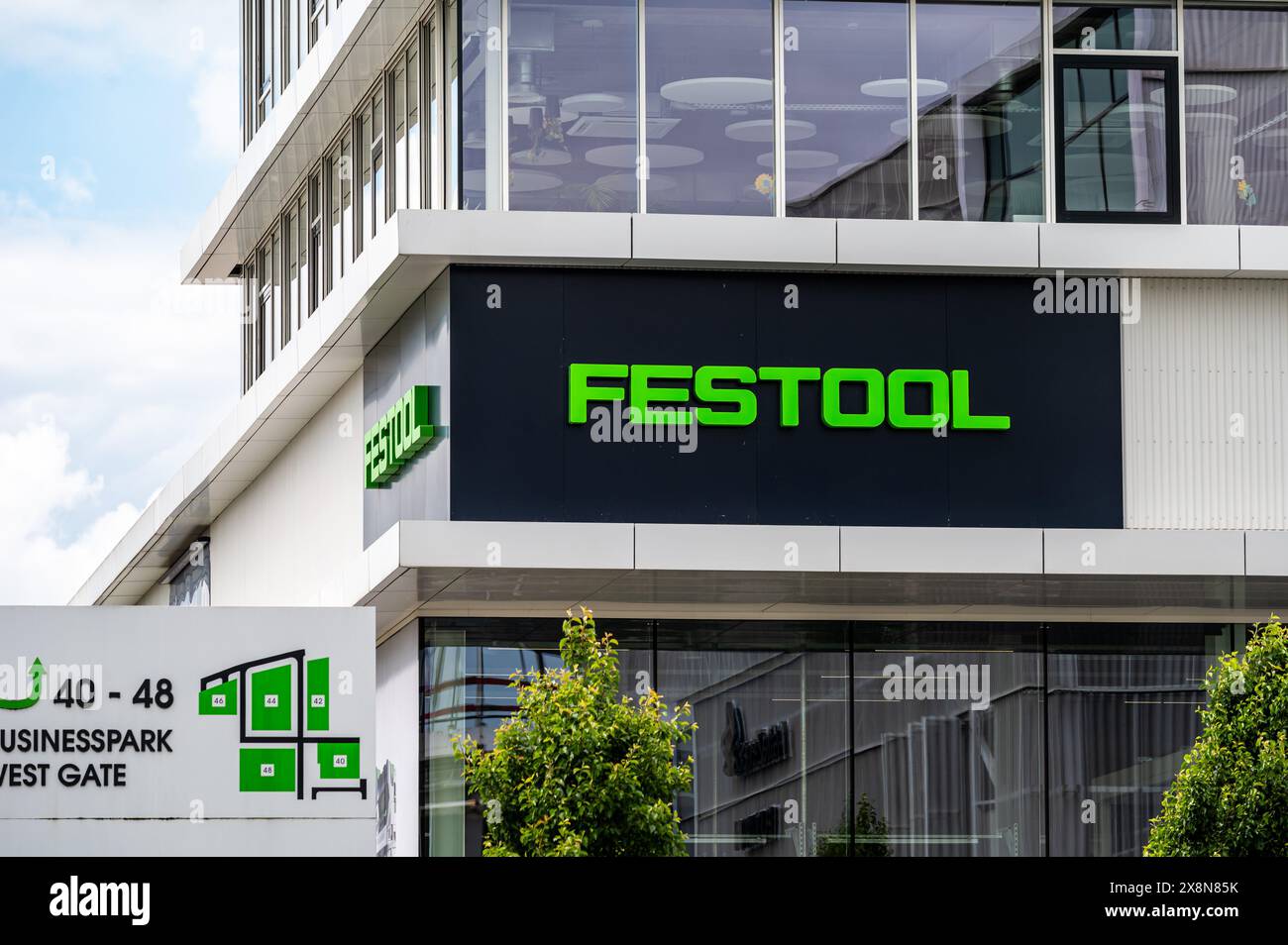 Groot-Bijgaarden, Flämisch Brabant, Belgien, 23. Mai 2024 - Logo der Firma Festool, die elektronische Ausrüstung für Reinigungs- und Bauarbeiten bereitstellt Stockfoto