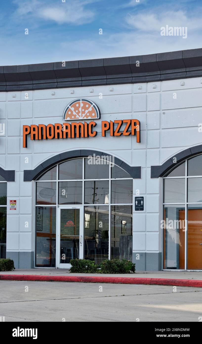 Houston, Texas, USA 04-07-2024: Panorama Pizza Business Restaurant mit Außenbereich. Stockfoto