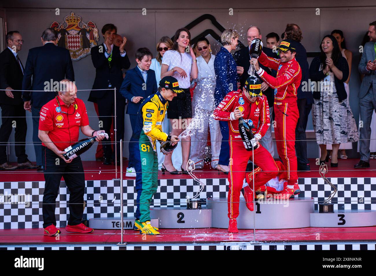 Monaco, Monaco. Mai 2024. Charles Lecler, Fred Vasseour, Oscar Piastri und Carlos Sainz feiern ihren Sieg auf dem Podium beim Großen Preis von Monaco. (Foto: Luca Martini/SOPA Images/SIPA USA) Credit: SIPA USA/Alamy Live News Stockfoto