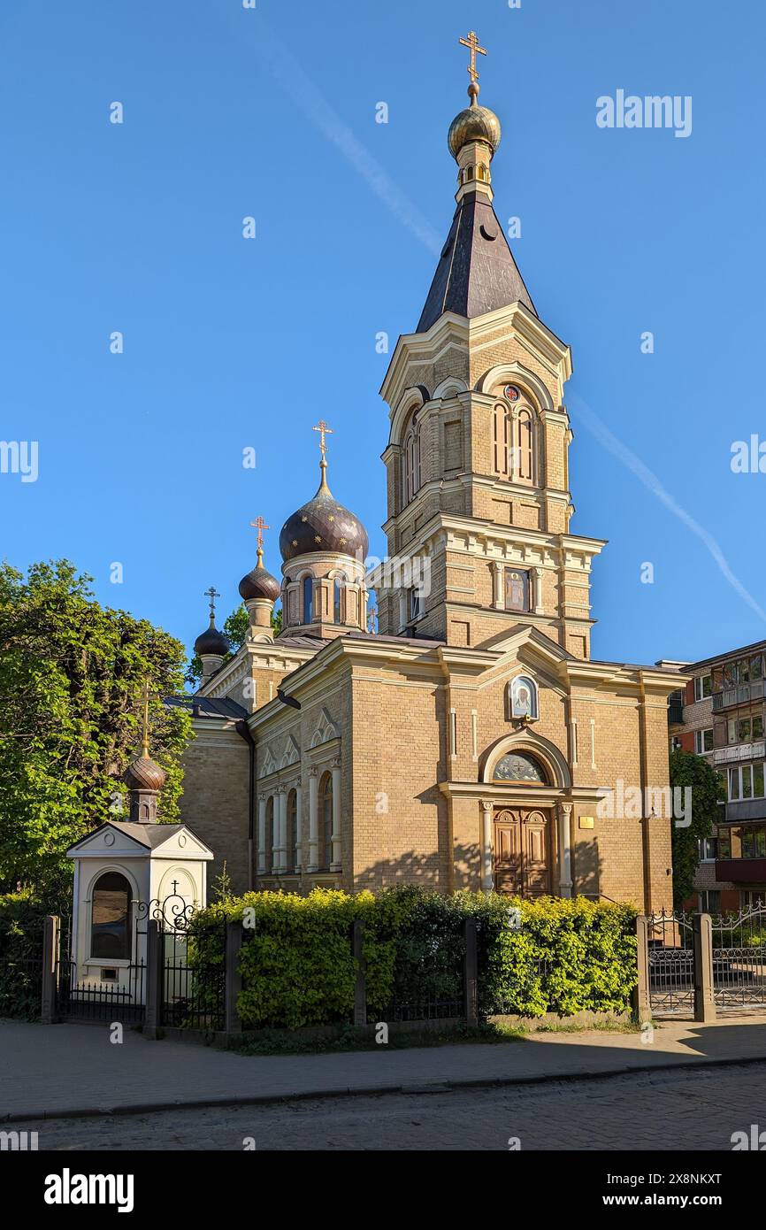 Touristenattraktion. Alte alte Kirche des Heiligen Erzengels Michael in der Moskauer Forstadt in Riga, Lettland. Stockfoto