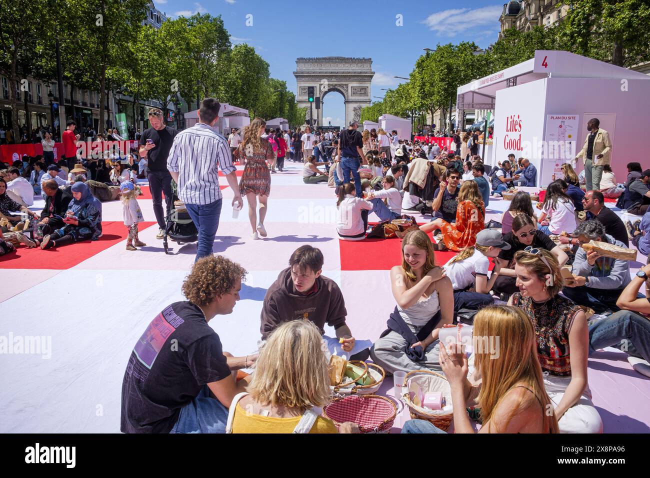 FRANKREICH. PARIS (75) 8 EME ARRONDISSEMENT. AVENUE DES CHAMPS-ELYSEES (SONNTAG, 26. MAI 2024). AUF INITIATIVE DES AUSSCHUSSES FÜR DIE CHAMPS-ELYSÉES, FAST 4,0 Stockfoto