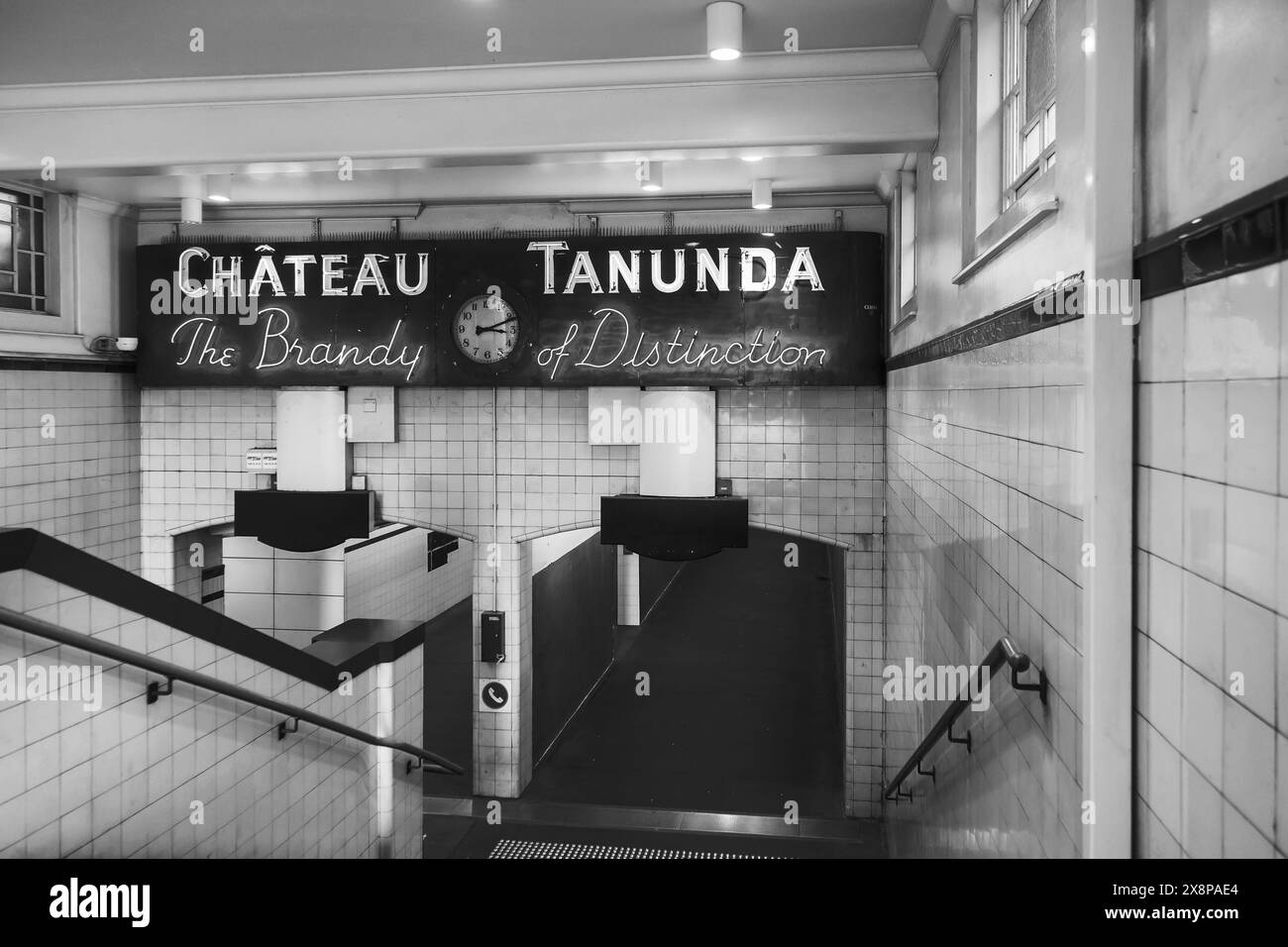 Sydney, Australien. Montag, 4. Mai 2020. Der Bahnhof St. James im zentralen Geschäftsviertel von Sydney ist heute ziemlich leer. Die neuen Regeln erlauben Gruppen Stockfoto