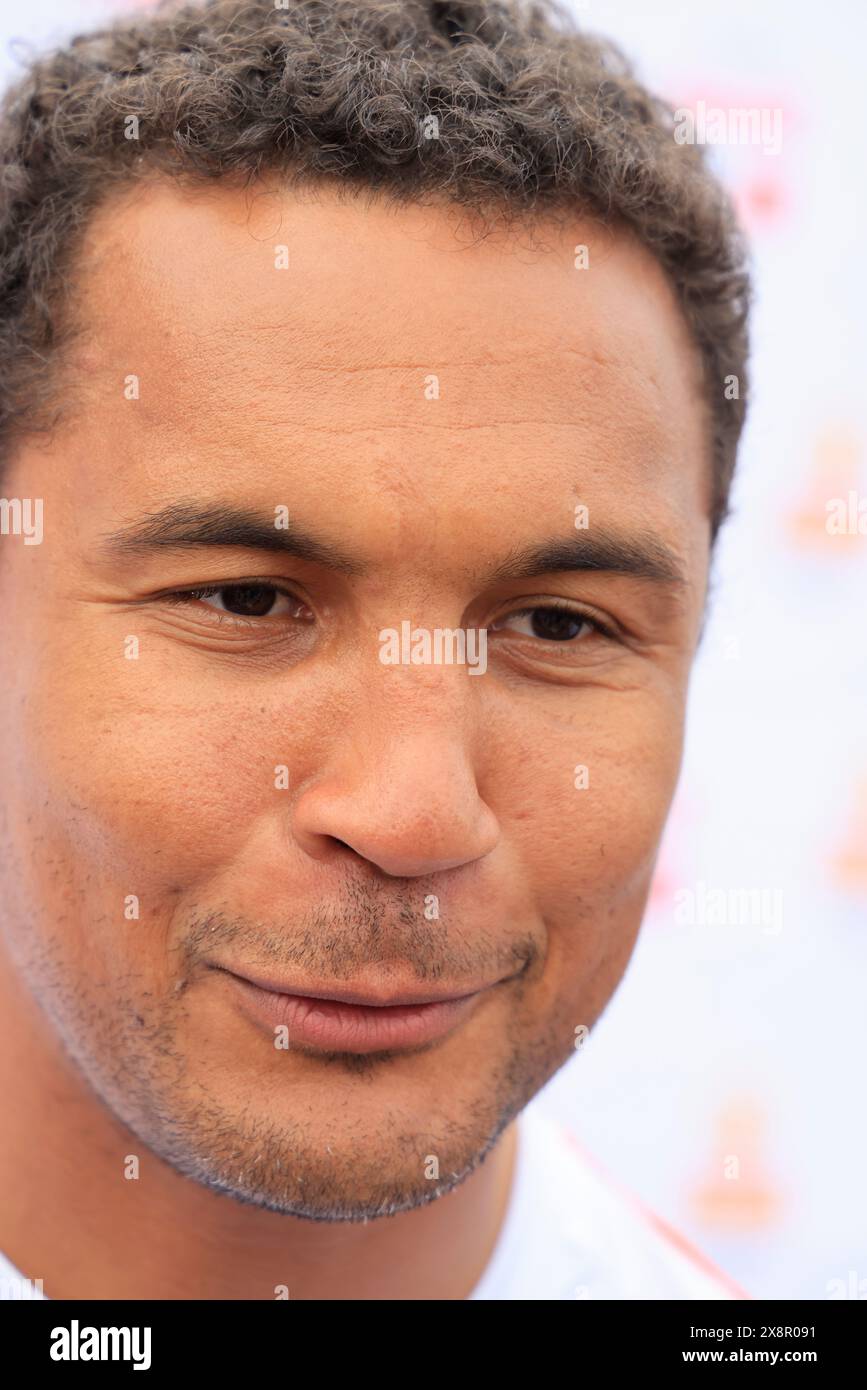 Ankunft der olympischen Fackelstaffel 2024 in Bordeaux. Thierry Dusautoir, ehemaliger internationaler Rugbyspieler. Bordeaux, Gironde, Nouvelle Aquitaine, Franc Stockfoto