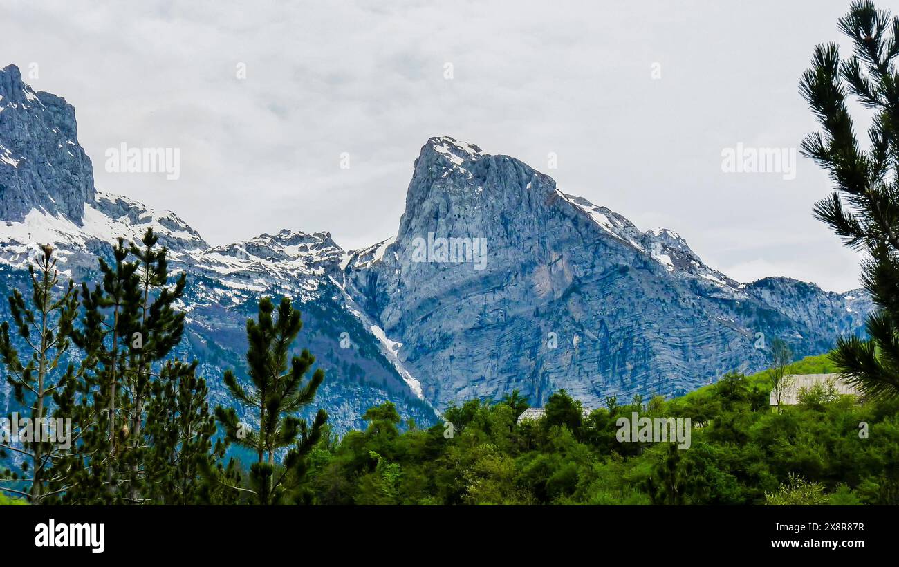 Berggipfel Albanische alpen Stockfoto