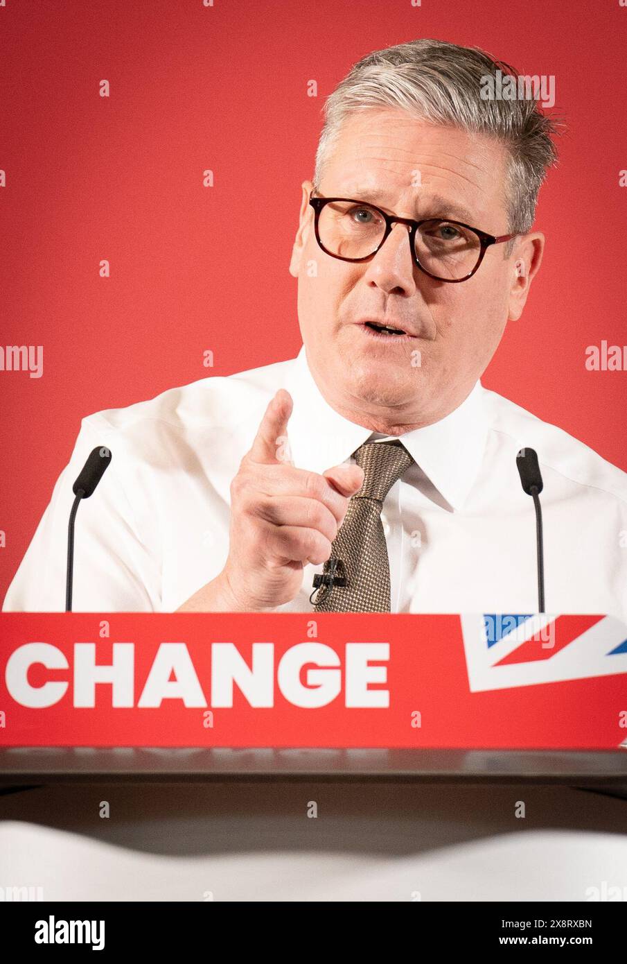 Der Parteichef der Labour Party, Sir Keir Starmer, hält während seines Besuchs in Lancing in West Sussex eine Rede vor Anhängern, Mitgliedern und Einheimischen, während er sich auf dem Wahlkampfpfad der allgemeinen Wahlen befindet. Bilddatum: Montag, 27. Mai 2024. Stockfoto