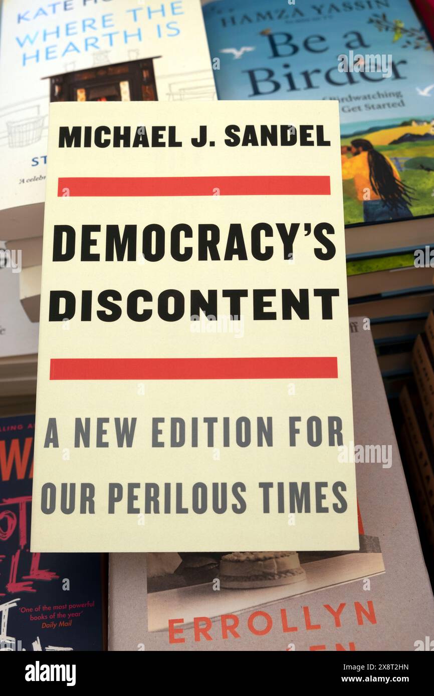 Autor Michael J. Sandel Buch 'Democracy's Discontent' Buchcover zum Verkauf im Hay Festival Buchladen Hay-on-Wye Wales UK KATHY DEWITT Stockfoto