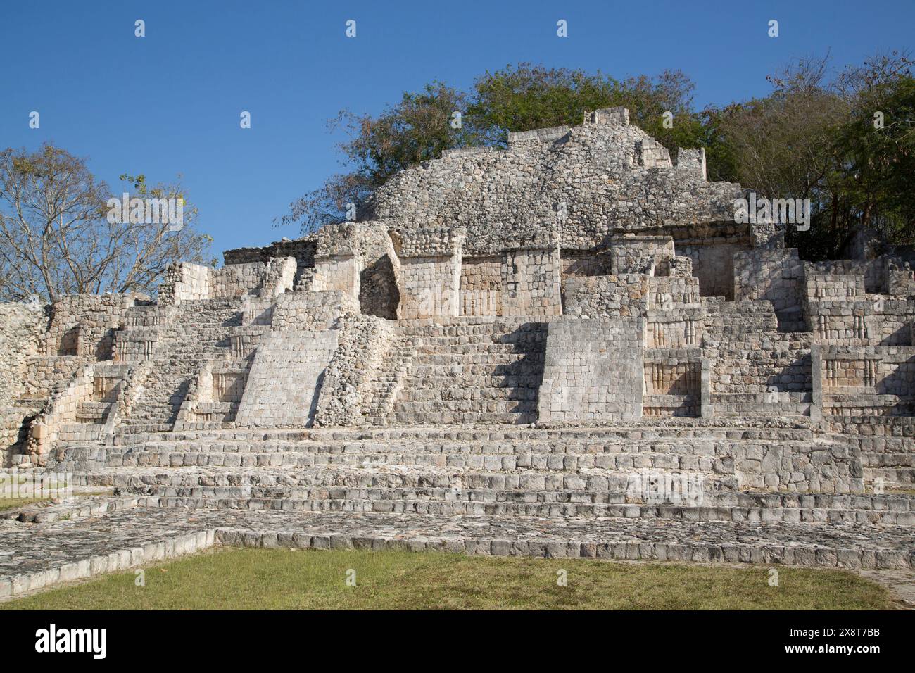 Patio, Puuc, Edzna Maya Archäologische Stätte, Campeche, Mexiko Stockfoto