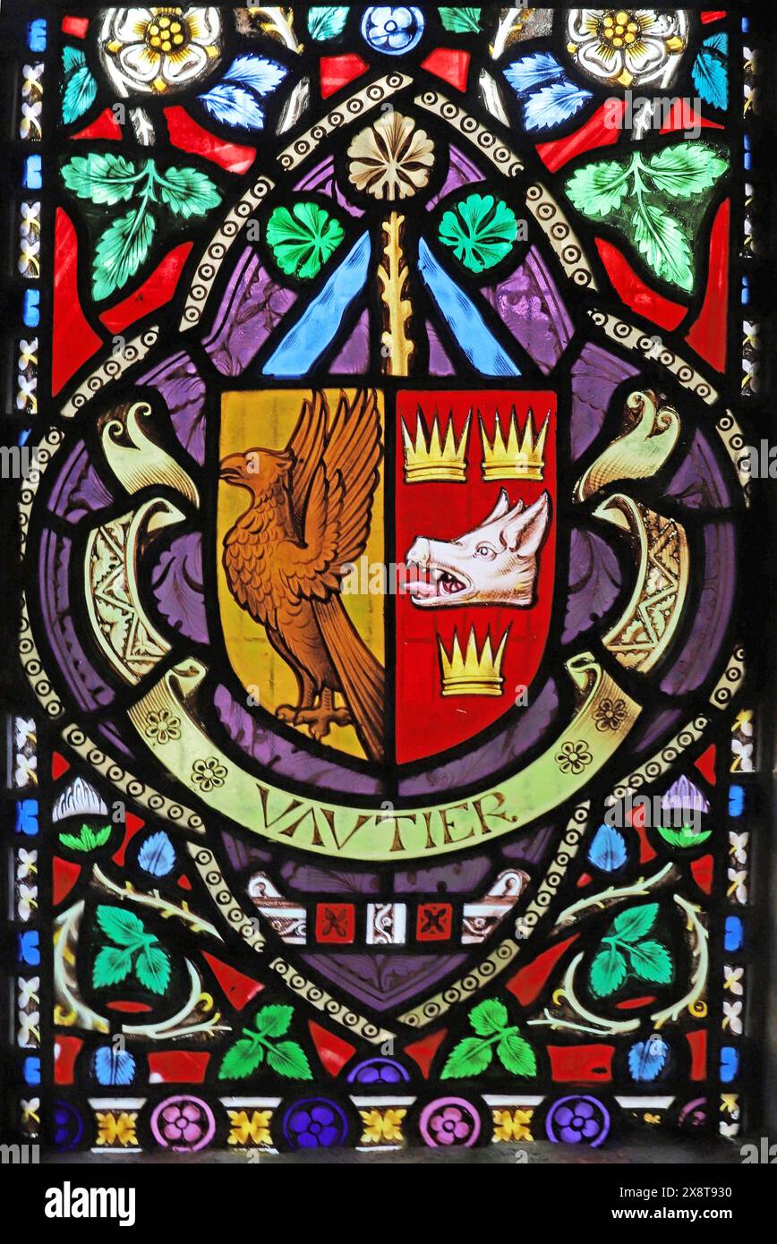 Buntglasfenster von Alexander Gibbs mit Wappen eines der Spender der Kirche in Old Kea, Cornwall (Vautier impaling Grant) Stockfoto