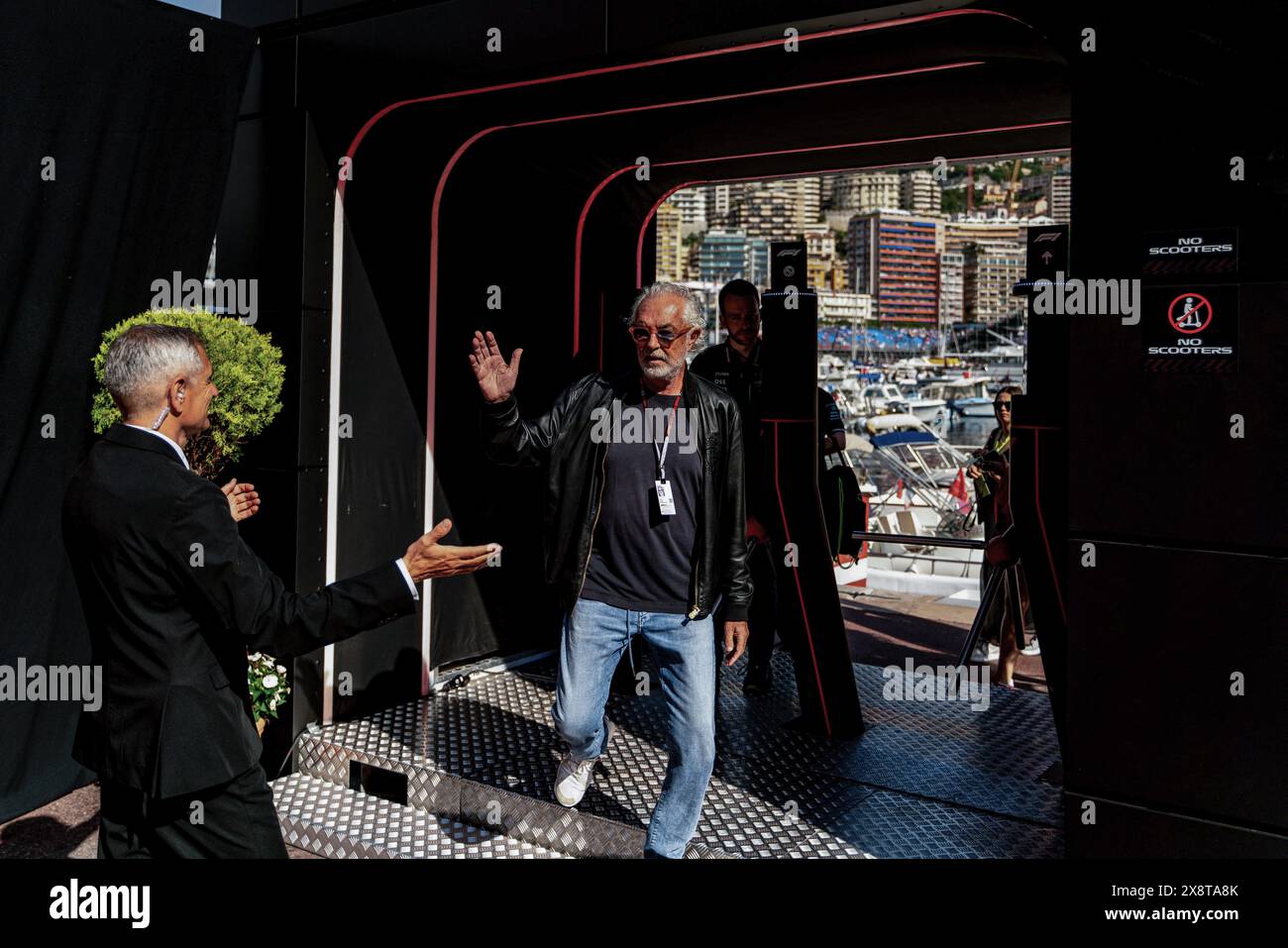 Monaco, Monaco. Mai 2024. Der italienische Unternehmer Flavio Briatore wurde vor dem Rennen des Formel-1-Grand-Prix von Monaco im Fahrerlager gesehen. (Foto: Luca Martini/SOPA Images/SIPA USA) Credit: SIPA USA/Alamy Live News Stockfoto