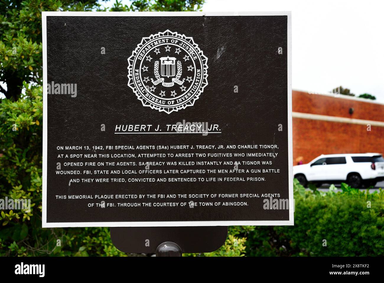 Historische Markierung in Abingdon, Virginia, platziert von der Gesellschaft der ehemaligen Agenten des FBI, um einen FBI-Agenten zu ehren, der 1942 im Dienst getötet wurde. Stockfoto