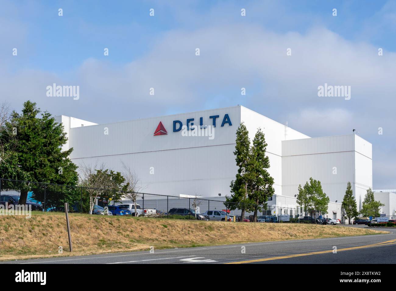 Delta-Gebäude am Seattle-Tacoma International Airport in SeaTac, WA, USA - 15. Juni 2023. Stockfoto