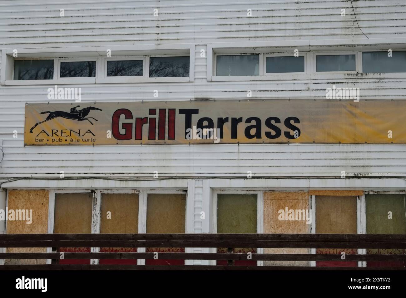 Das Grill Terrass Restaurant (jetzt geschlossen) im Tallinn Hippodroom, das in Kürze zu Büros umgebaut wird. Stockfoto