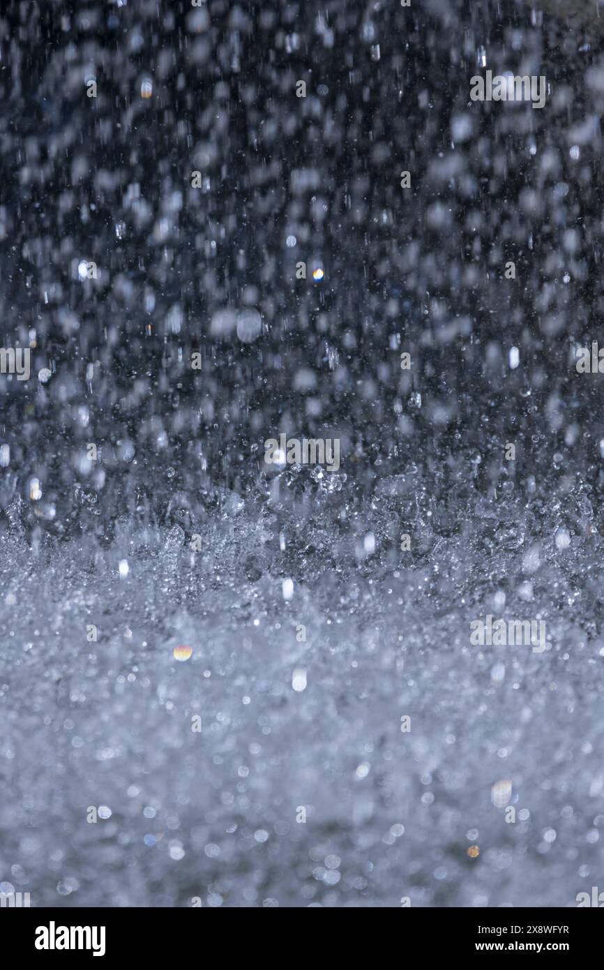 Wasser in flüssigem Zustand und in geringerem Maße in Form von Eis ist ebenfalls ein wesentlicher Faktor für den Sedimenttransport 2 Stockfoto