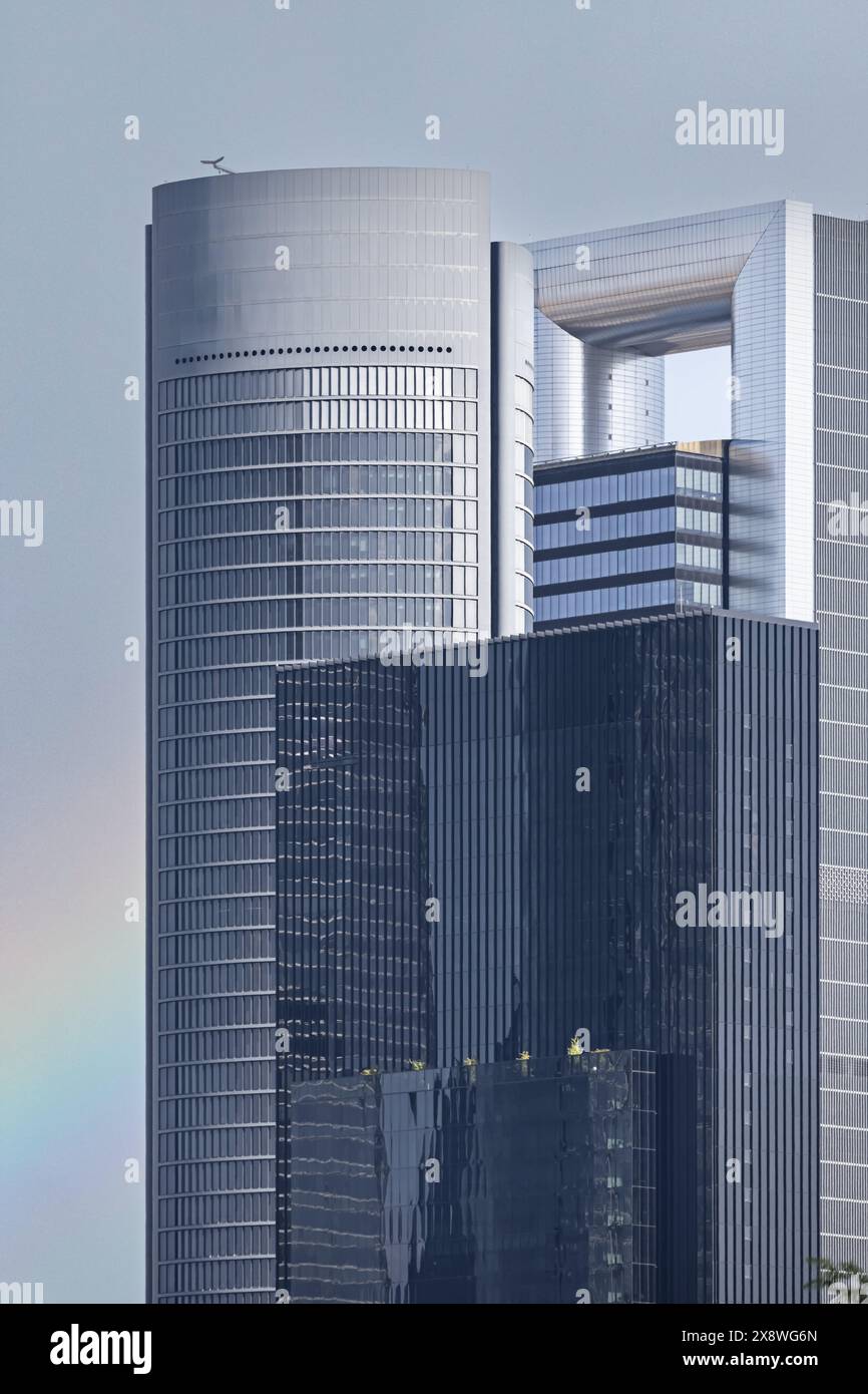 Der Hauptvorteil von Wolkenkratzern besteht darin, eine große Nutzfläche auf einer kleinen Fläche zu erhalten Stockfoto
