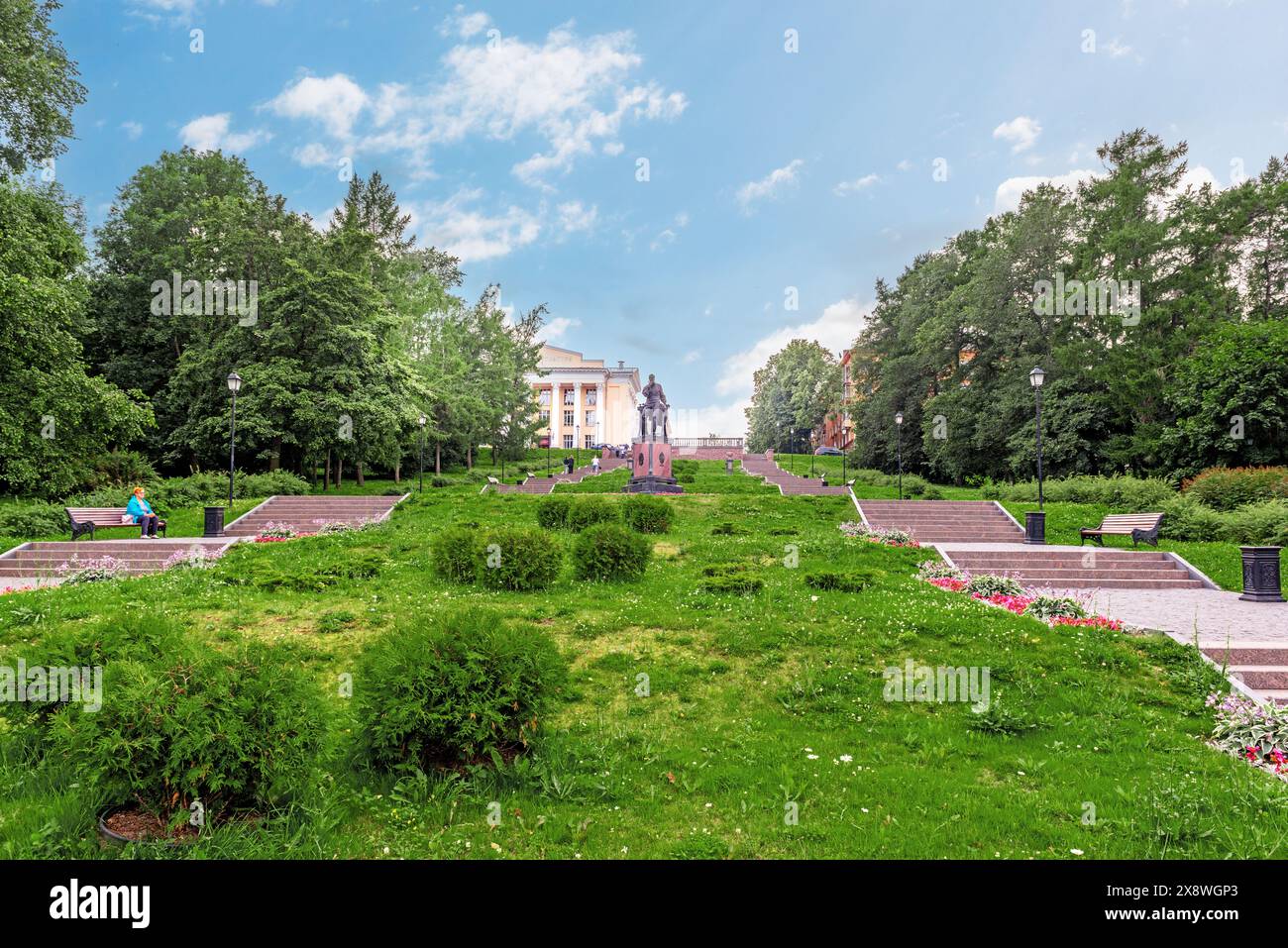 Deutsche Titowa-Straße, Aufstieg vom Uferdamm Onega zur Puschkinskaja-Straße in Petrosawodsk Stockfoto