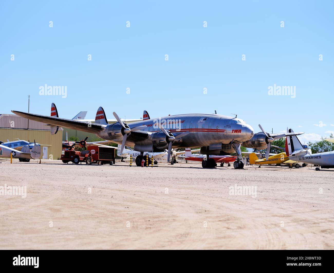 Das Pima Air & Space Museum in Tucson, Arizona, beherbergt eine riesige Sammlung von Flugzeugen, darunter ein Flugzeug der Trans World Airlines (TWA). TWA war ein M Stockfoto